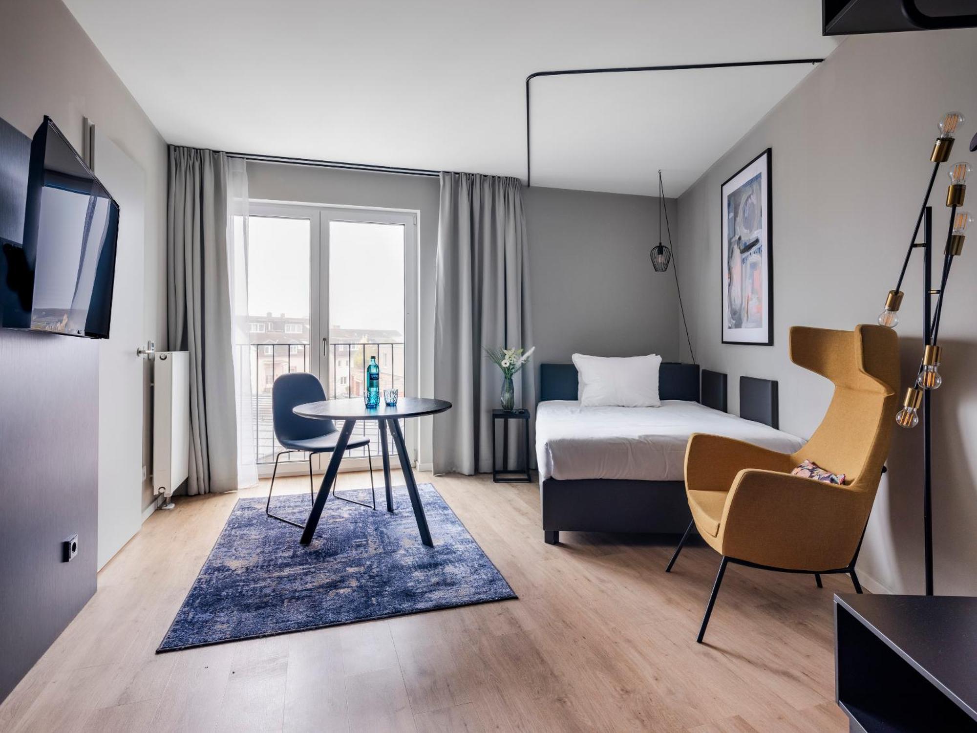 Medium Studio with Kitchenette - Single Bed, Elevator Access