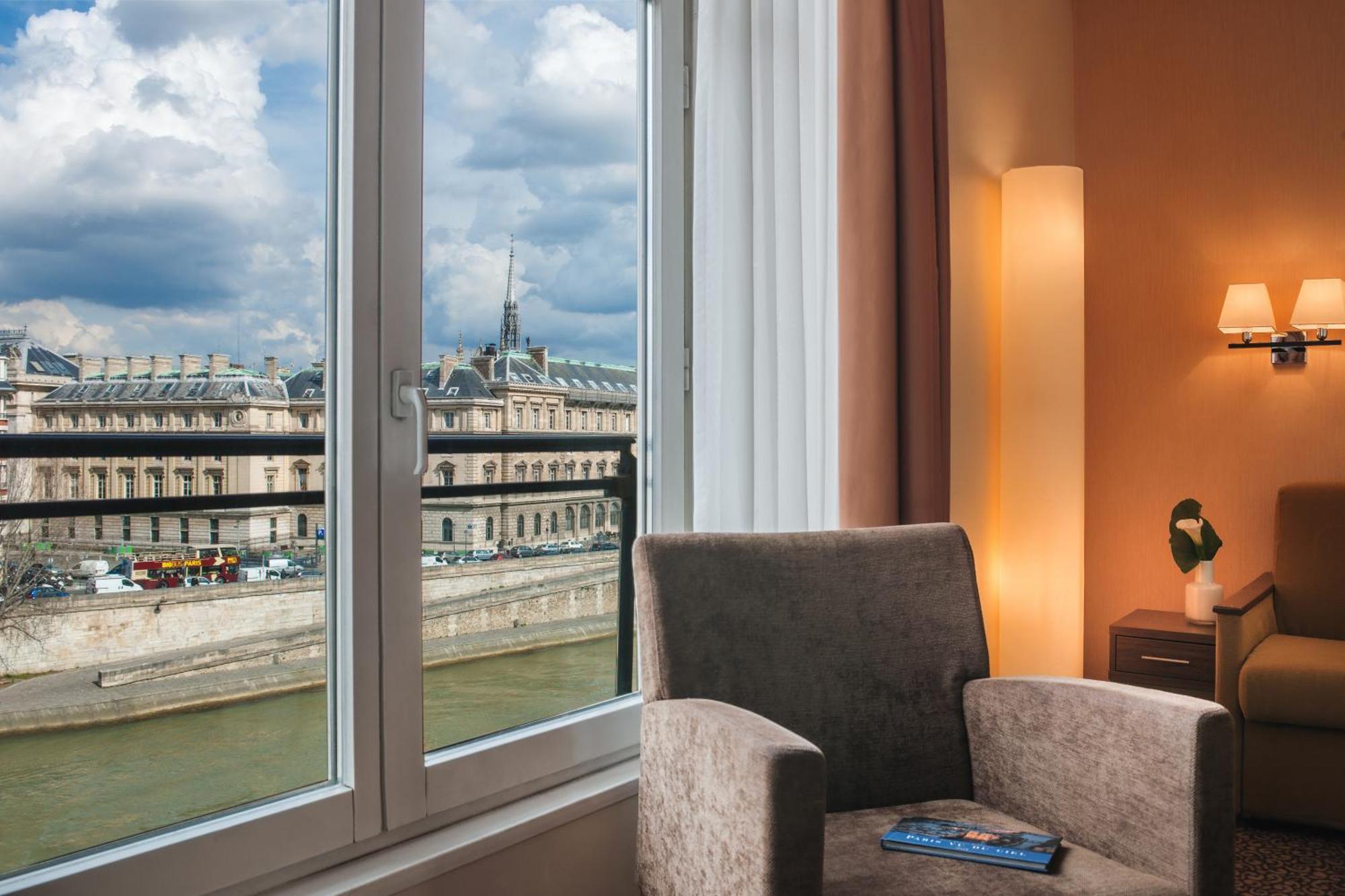 One-Bedroom Appartment Seine River View