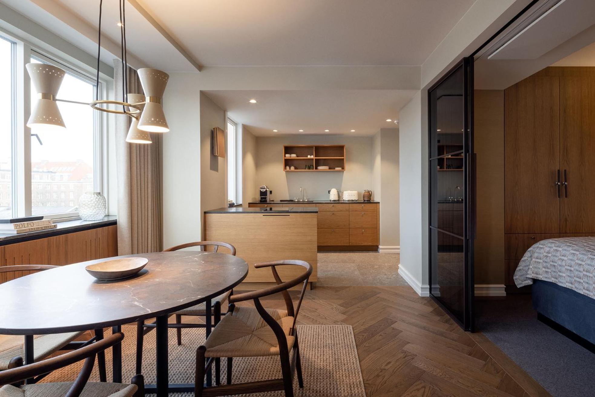 Deluxe One-Bedroom Apartment