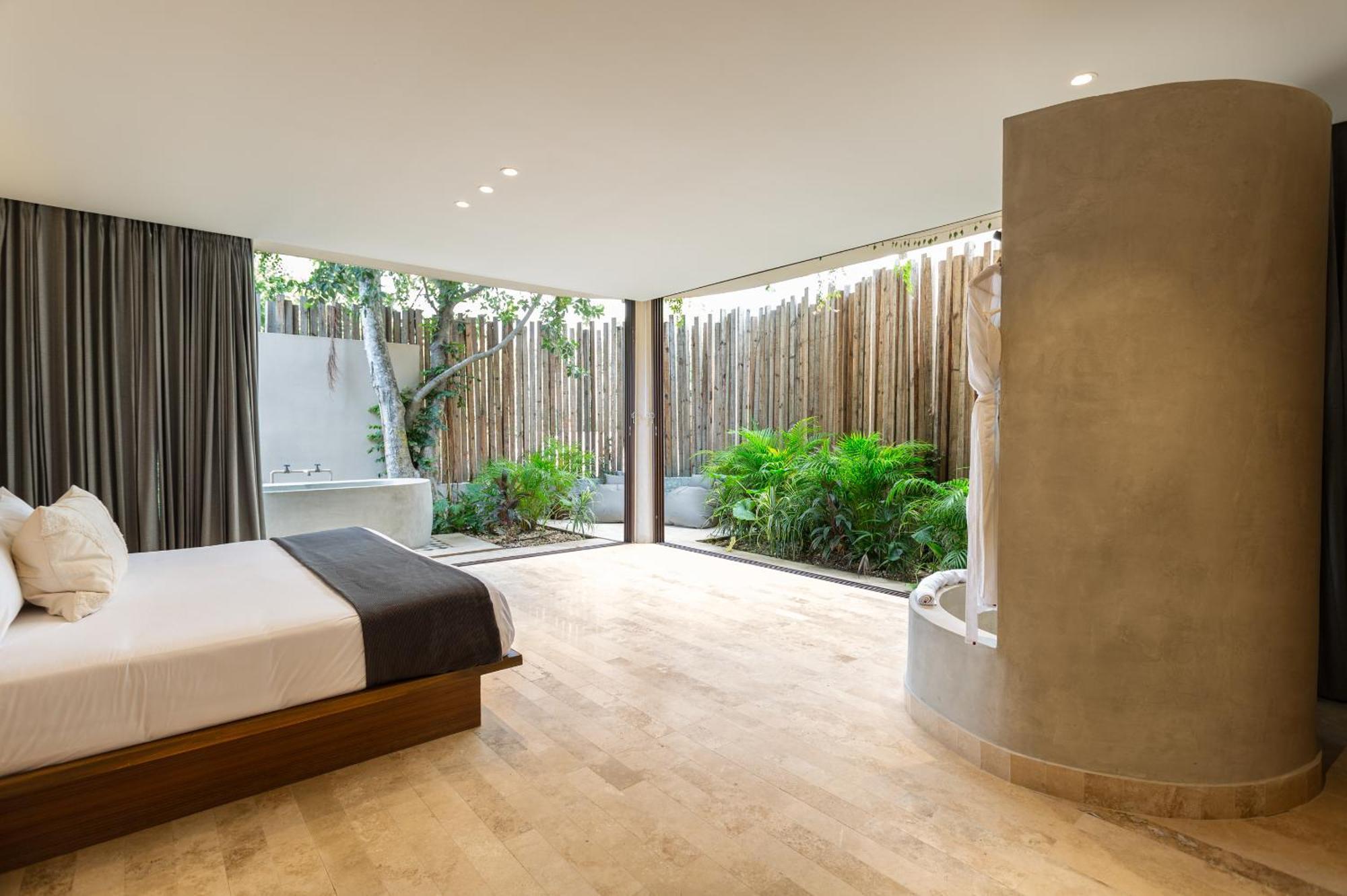 Luxury Suite With Private Jacuzzi And Patio