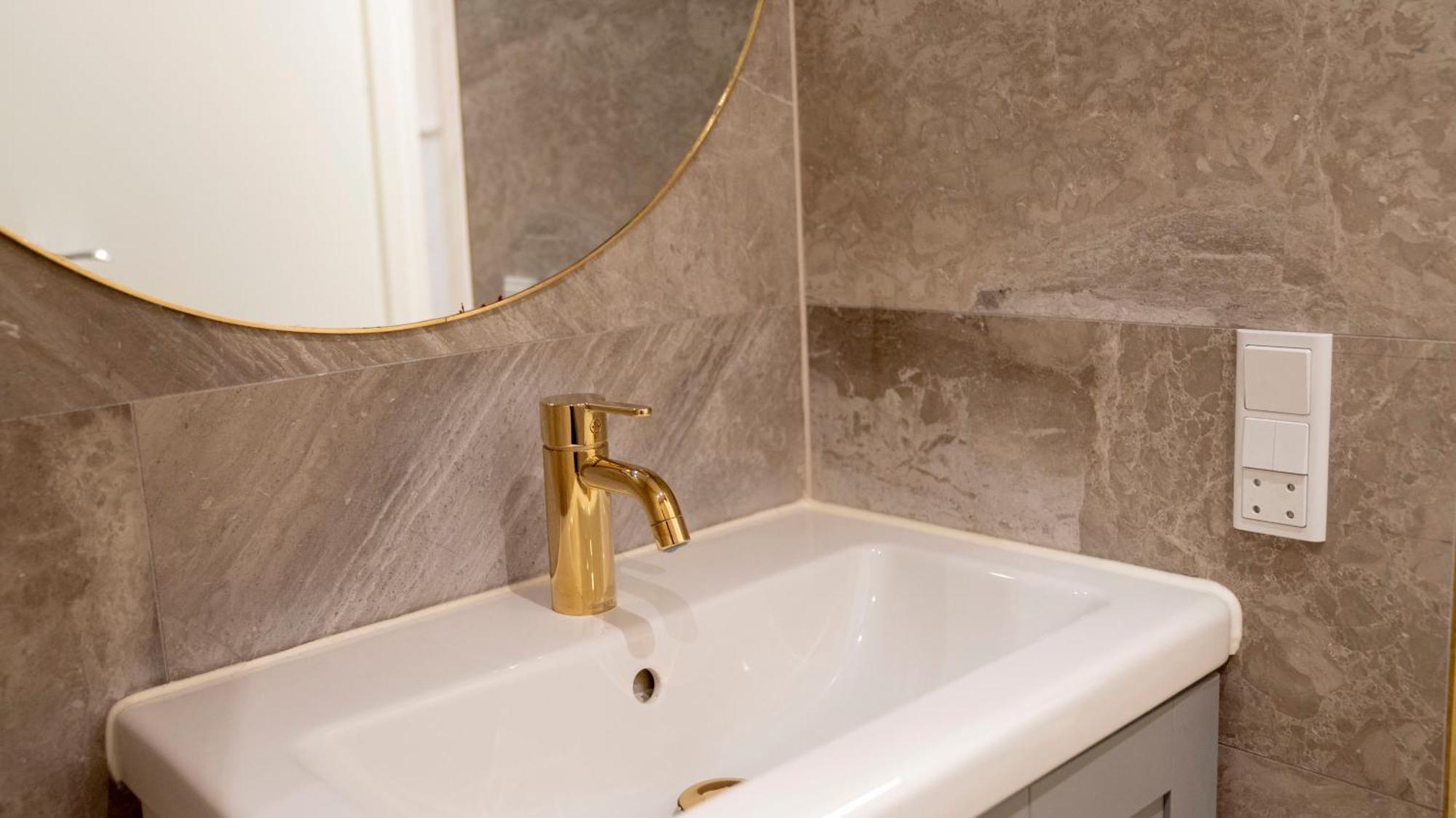 Single Room with Shared Bathroom