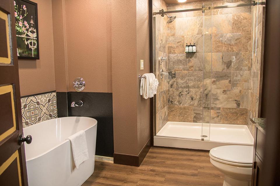 Deluxe Suite with Spa Bath