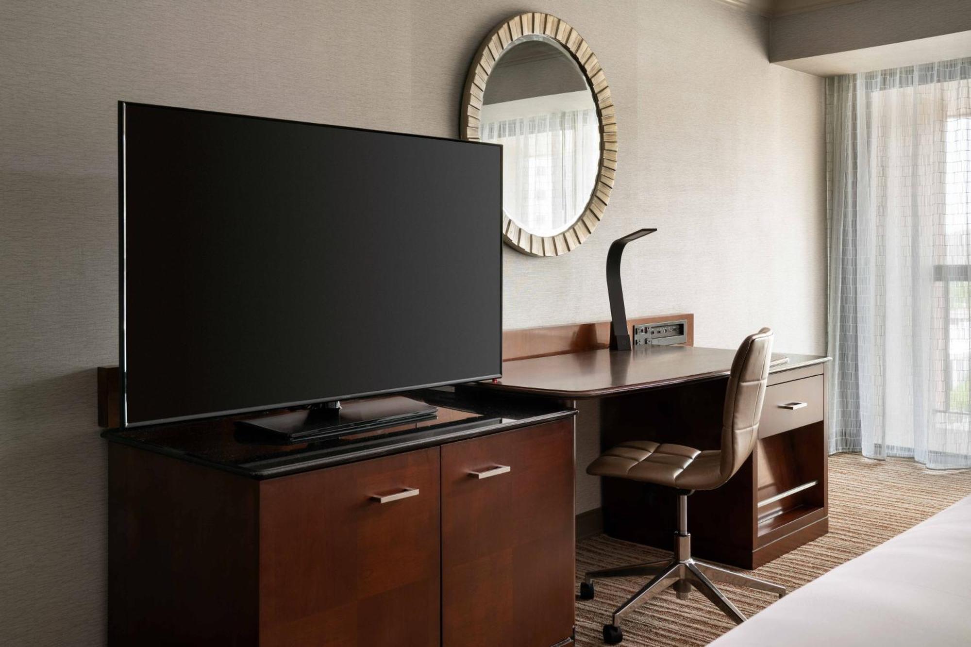 Deluxe Guest room, 2 Queen Beds, High Floor