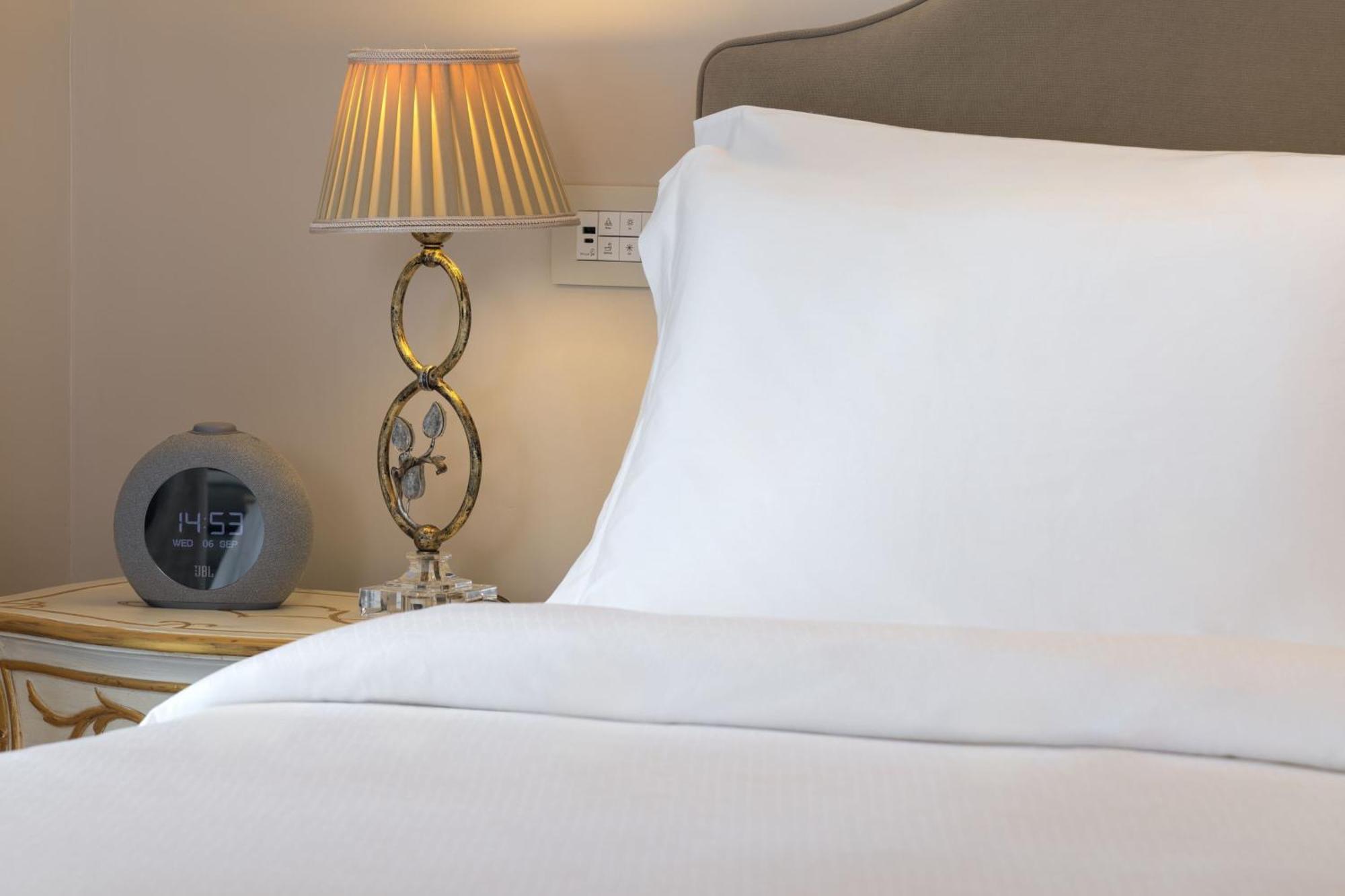 Deluxe, Guest room, 1 King, City view,1542816028:JPEG