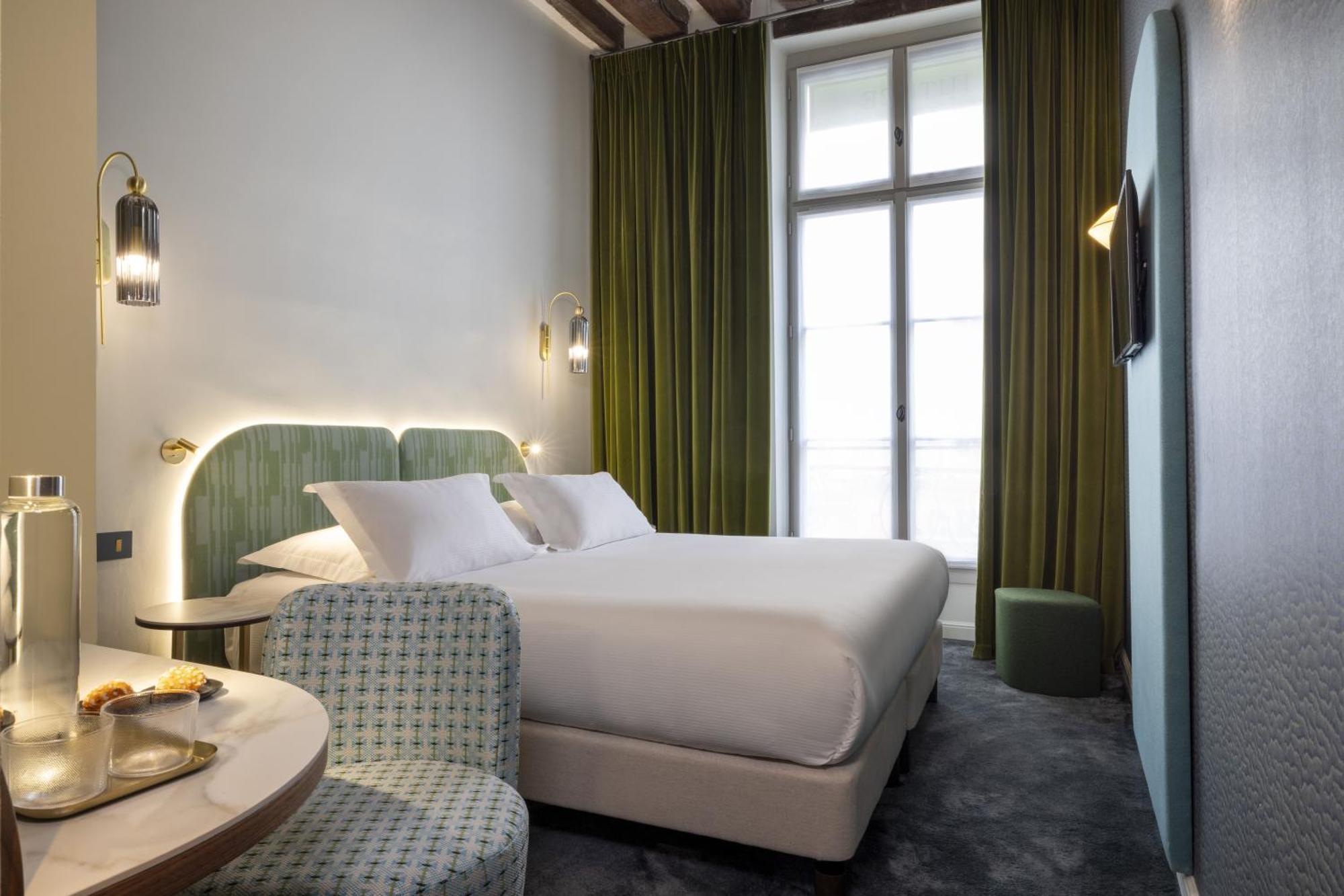 Deluxe Double or Twin Room City View