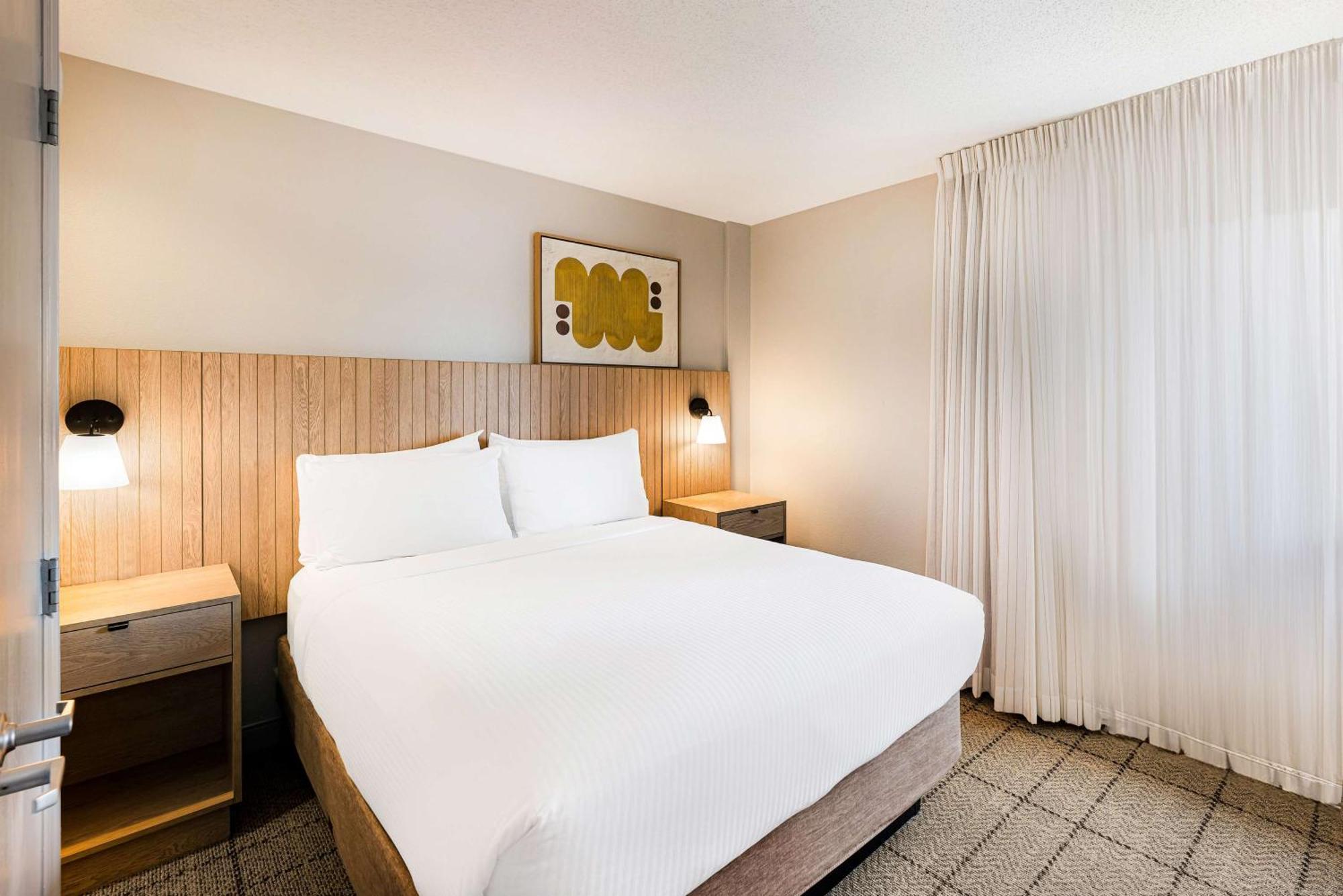 One Bedroom Suite - Queen