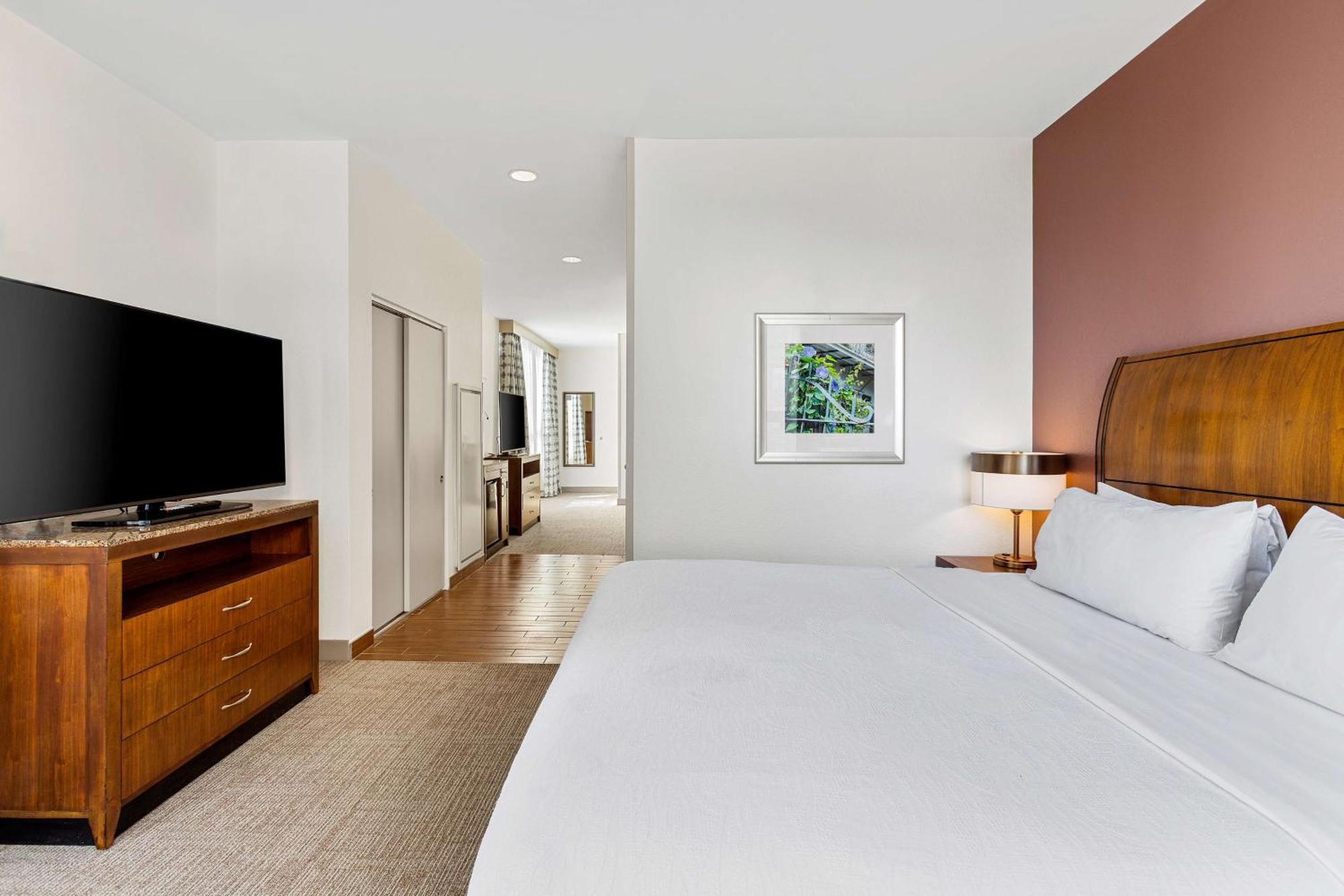 One-Bedroom King Suite - Hearing Access,1546970368:JPEG