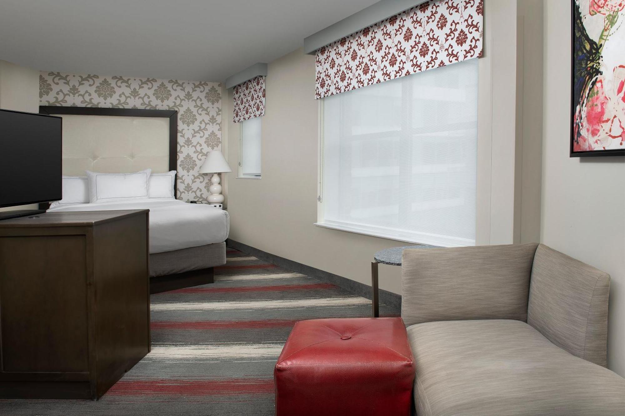 Deluxe Queen Room