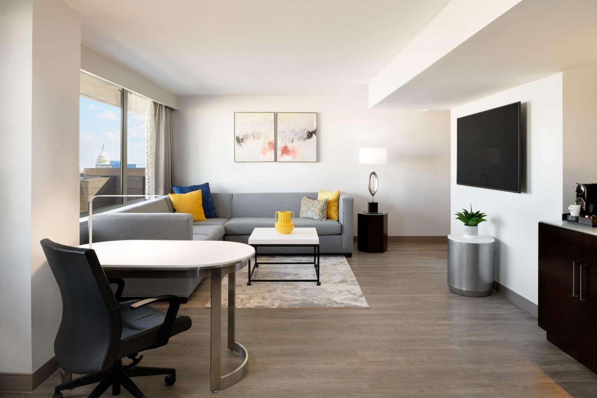 One-Bedroom Corner King Suite with City View