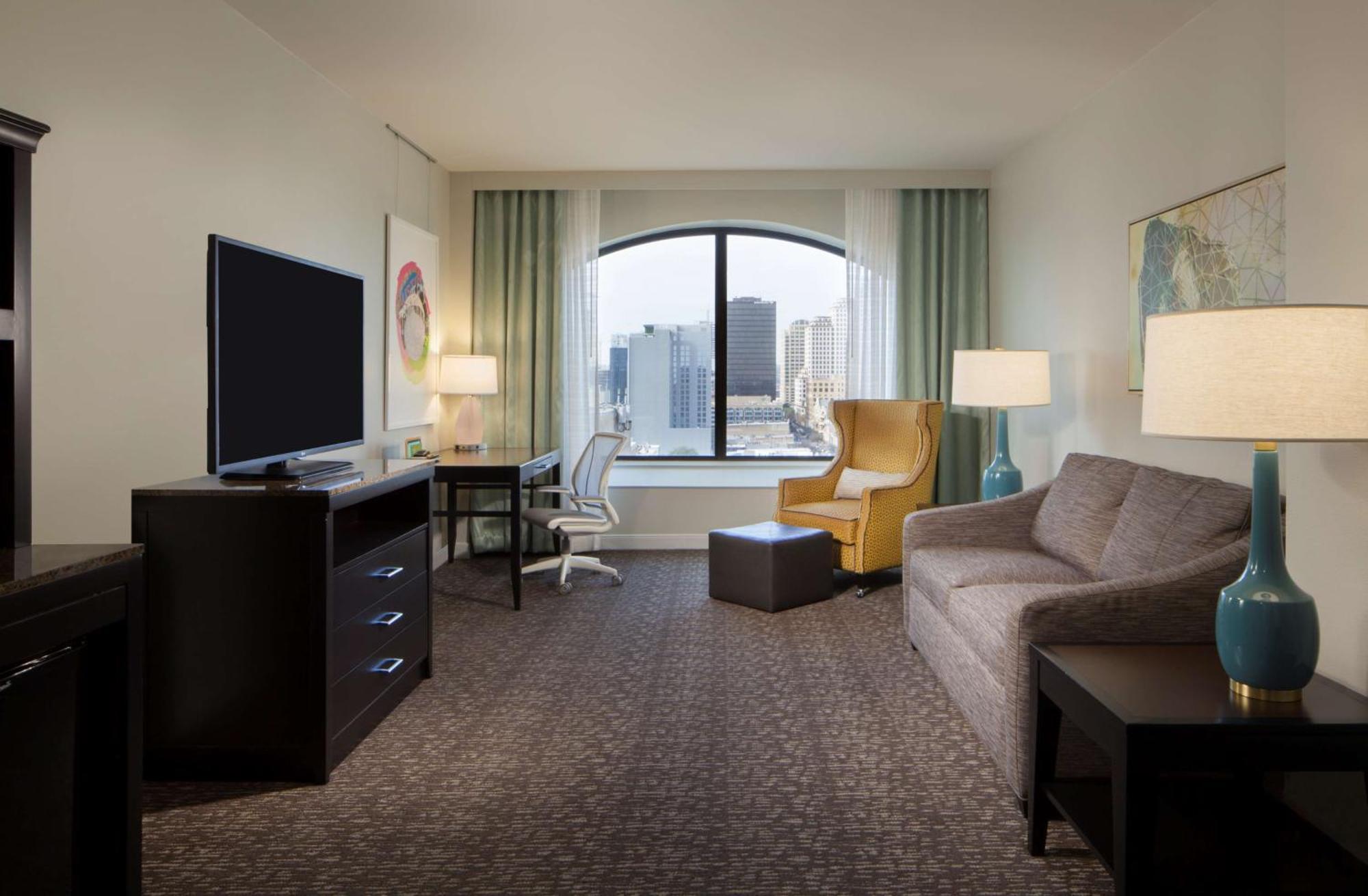 One-Bedroom King Suite,1552000243:JPEG