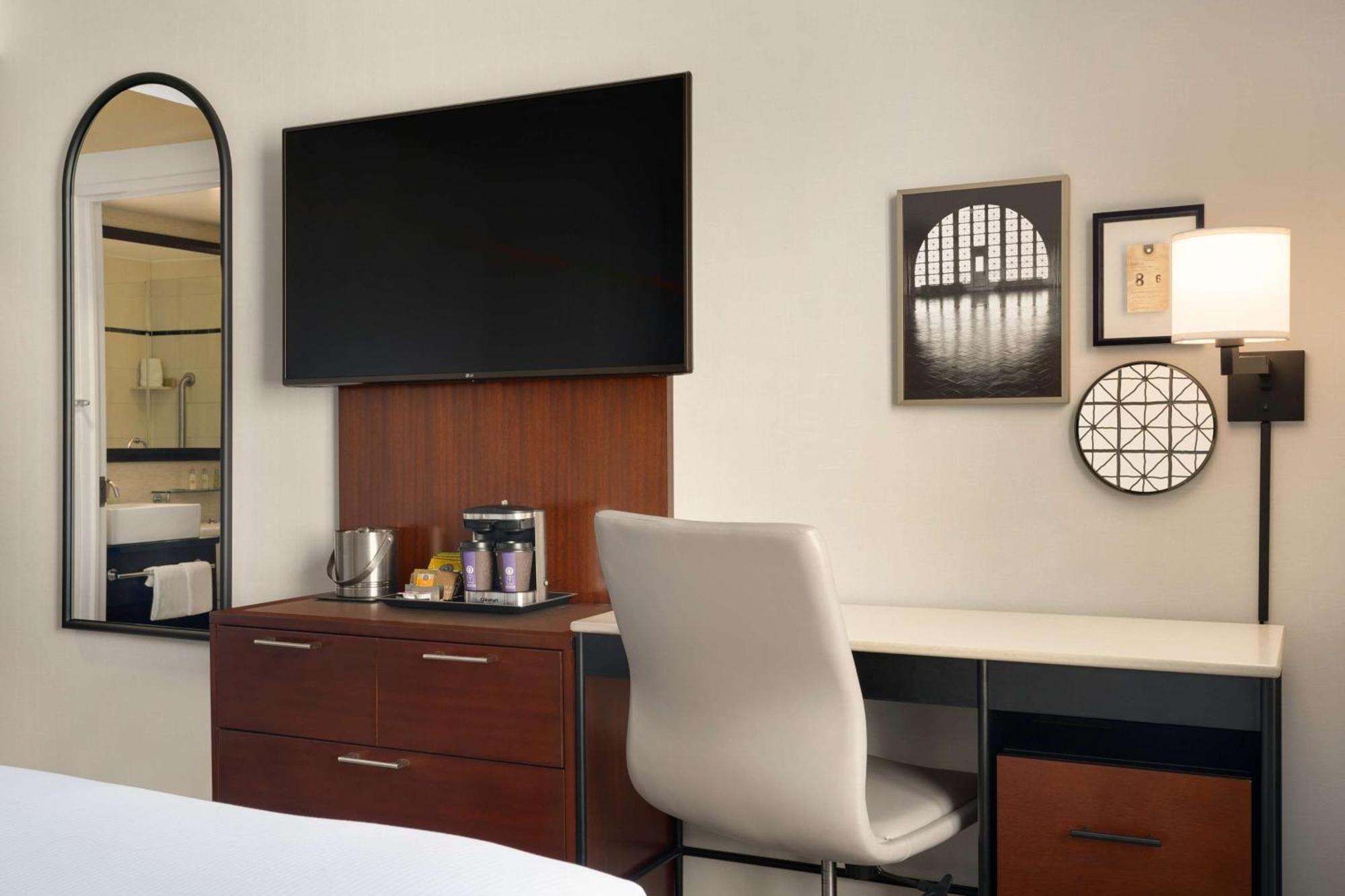 Deluxe King Room River View