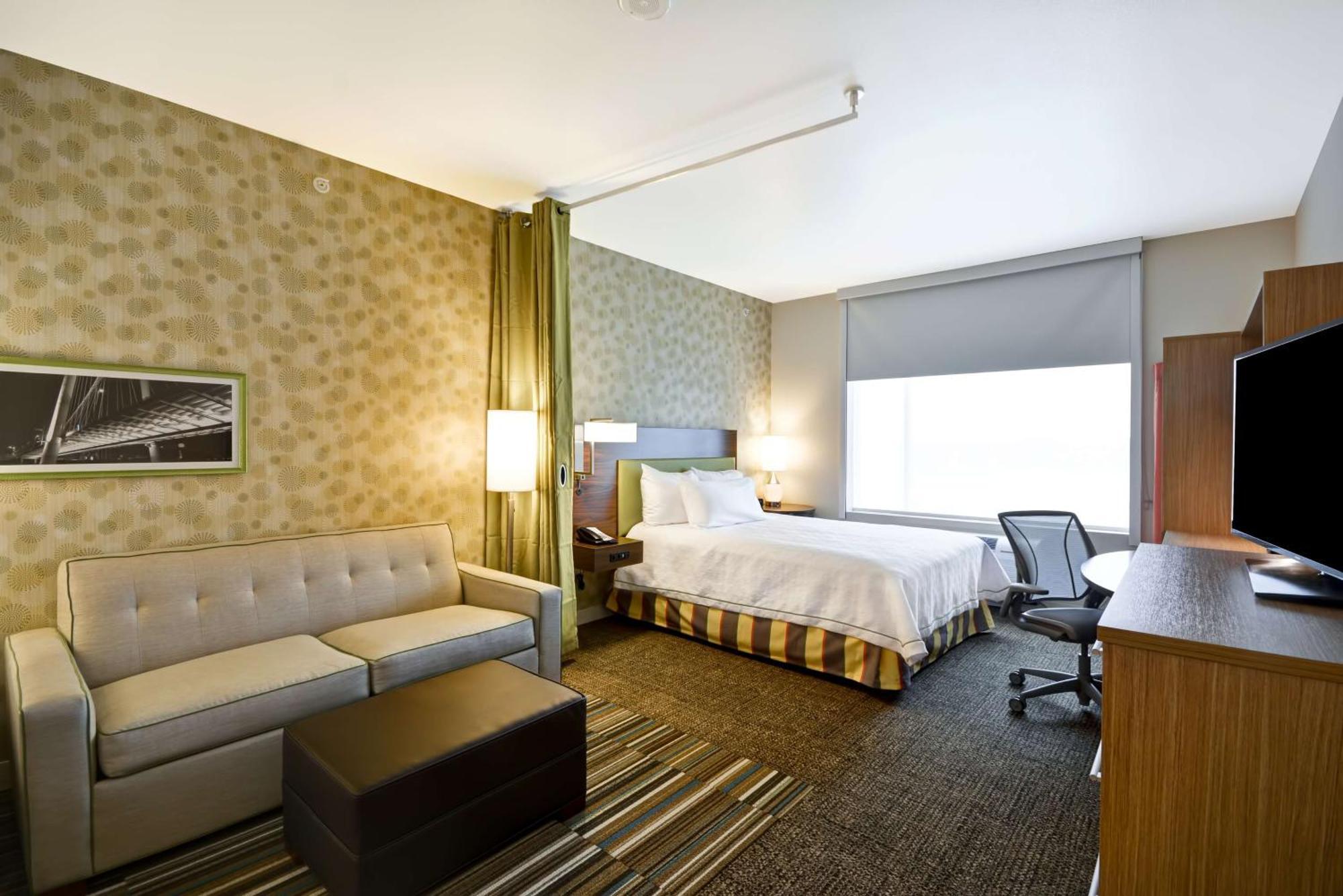 Queen Studio Suite - Hearing Access/Non-Smoking