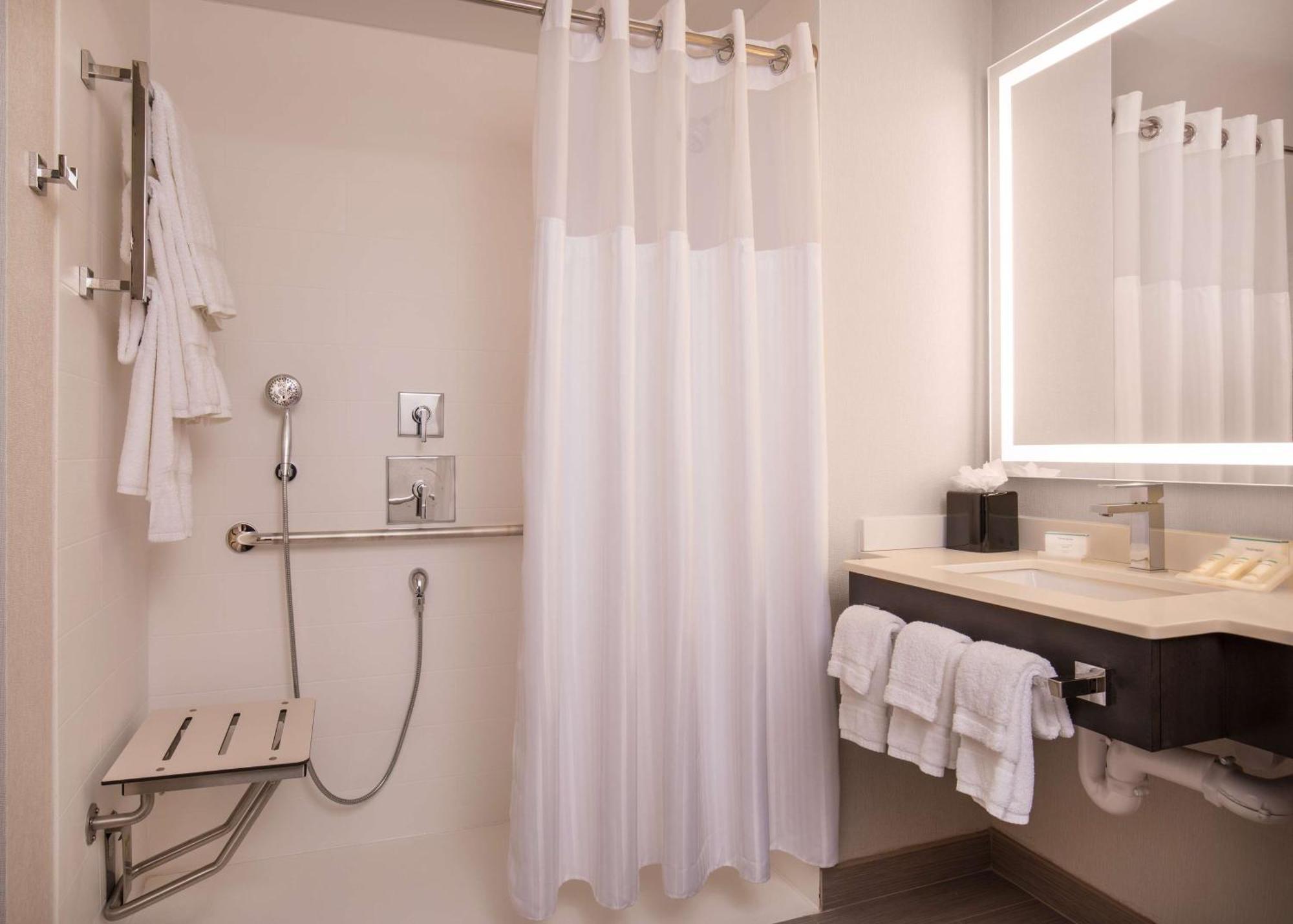 King Room Roll Shower Mobility Access