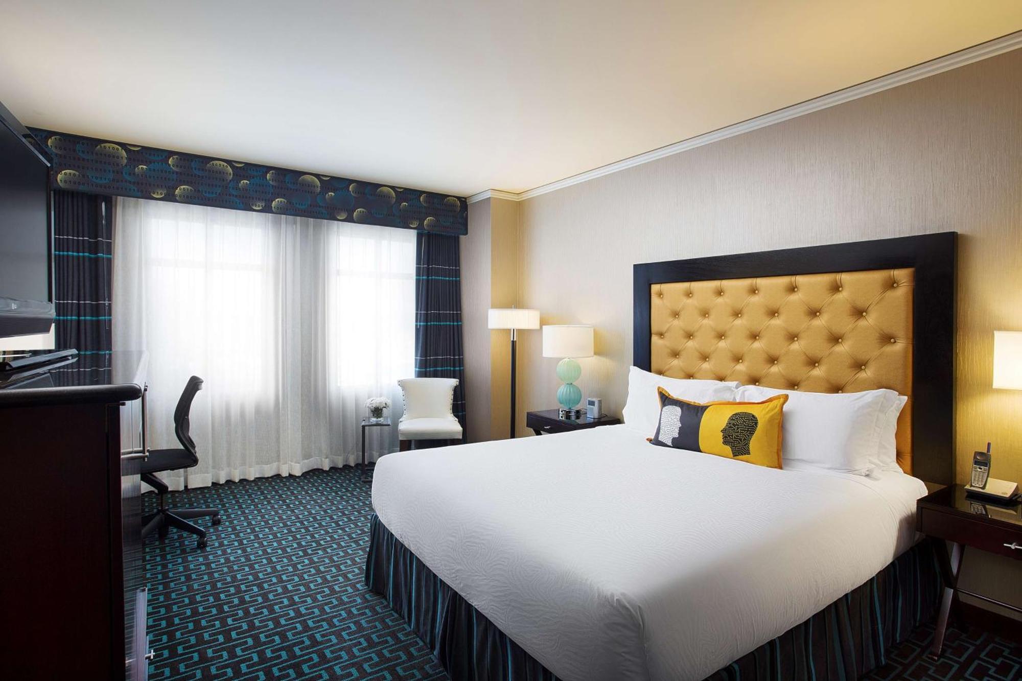 Deluxe King Room with Tub - Mobility Accessible,1552292146:JPEG
