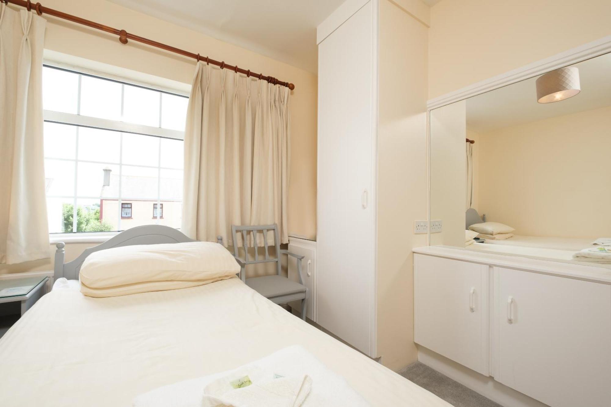Twin Room with Shower