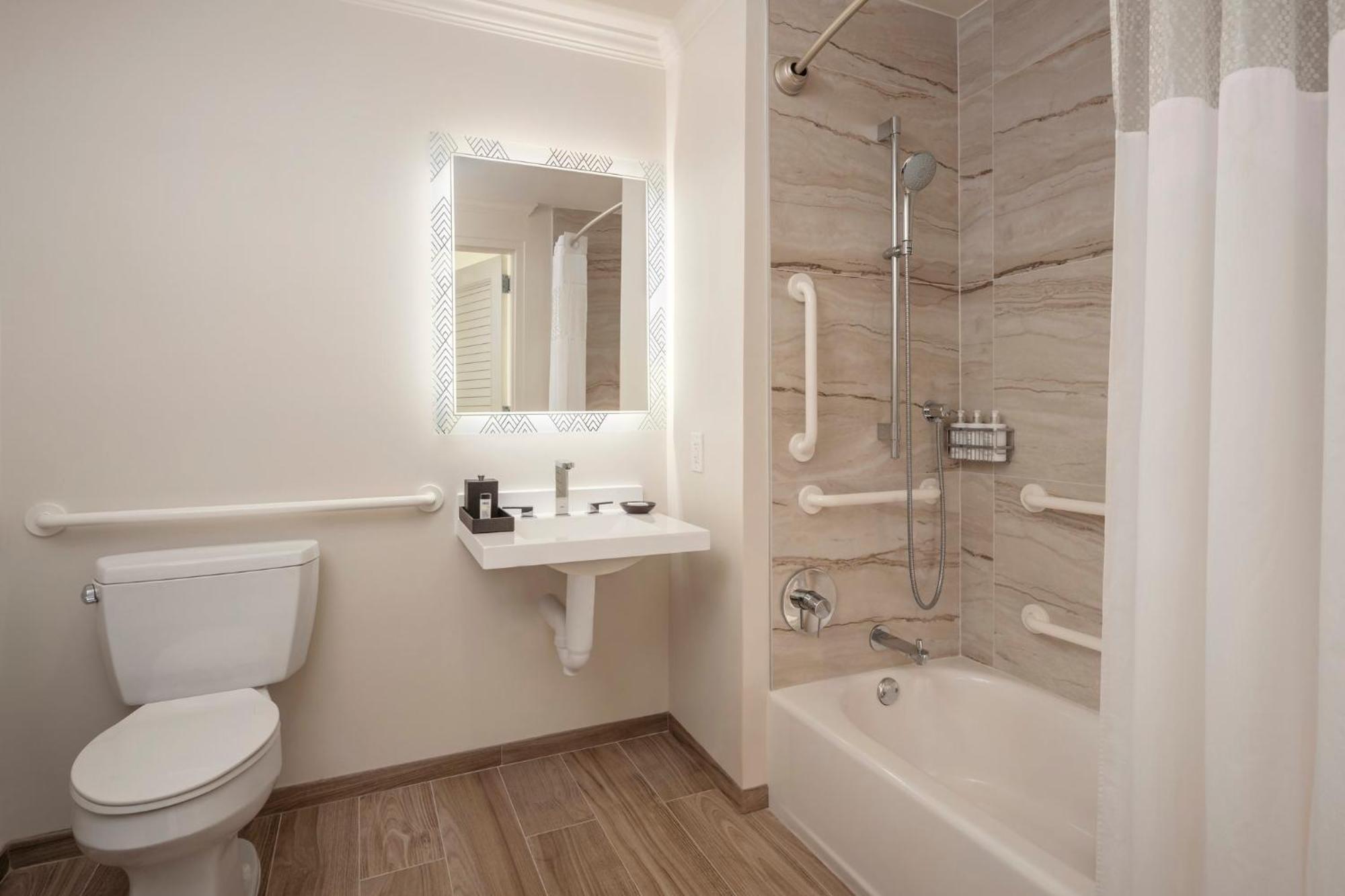 King Room - Disability Access with Tub