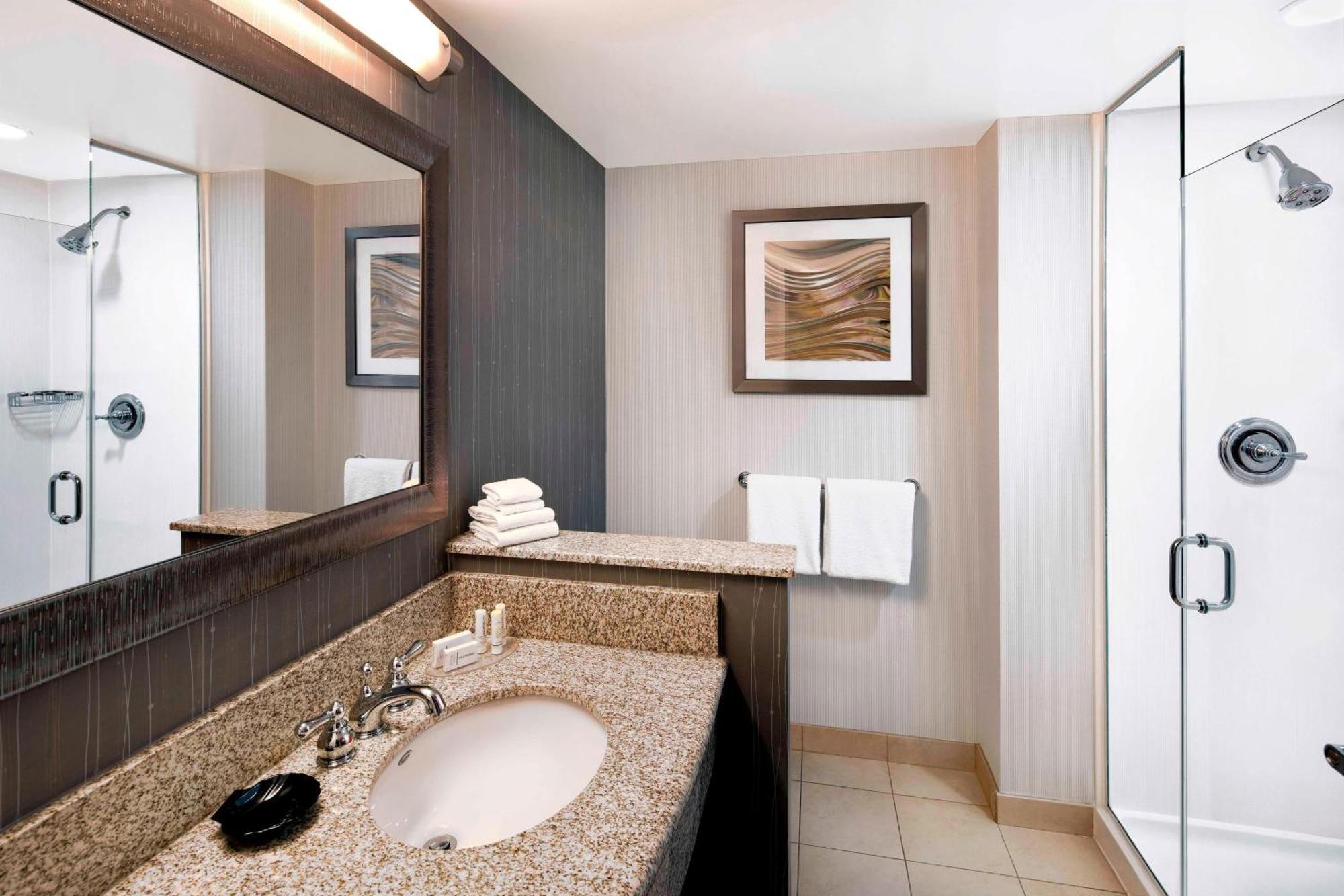 Skyline View, Guest room, 2 Queen, Skyline view, Top floor