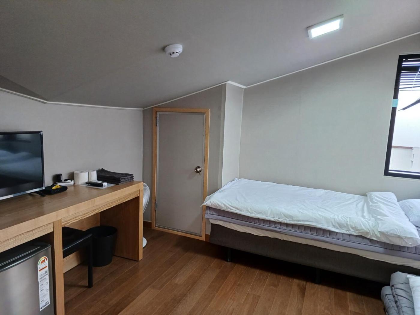 Triple Room with Terrace