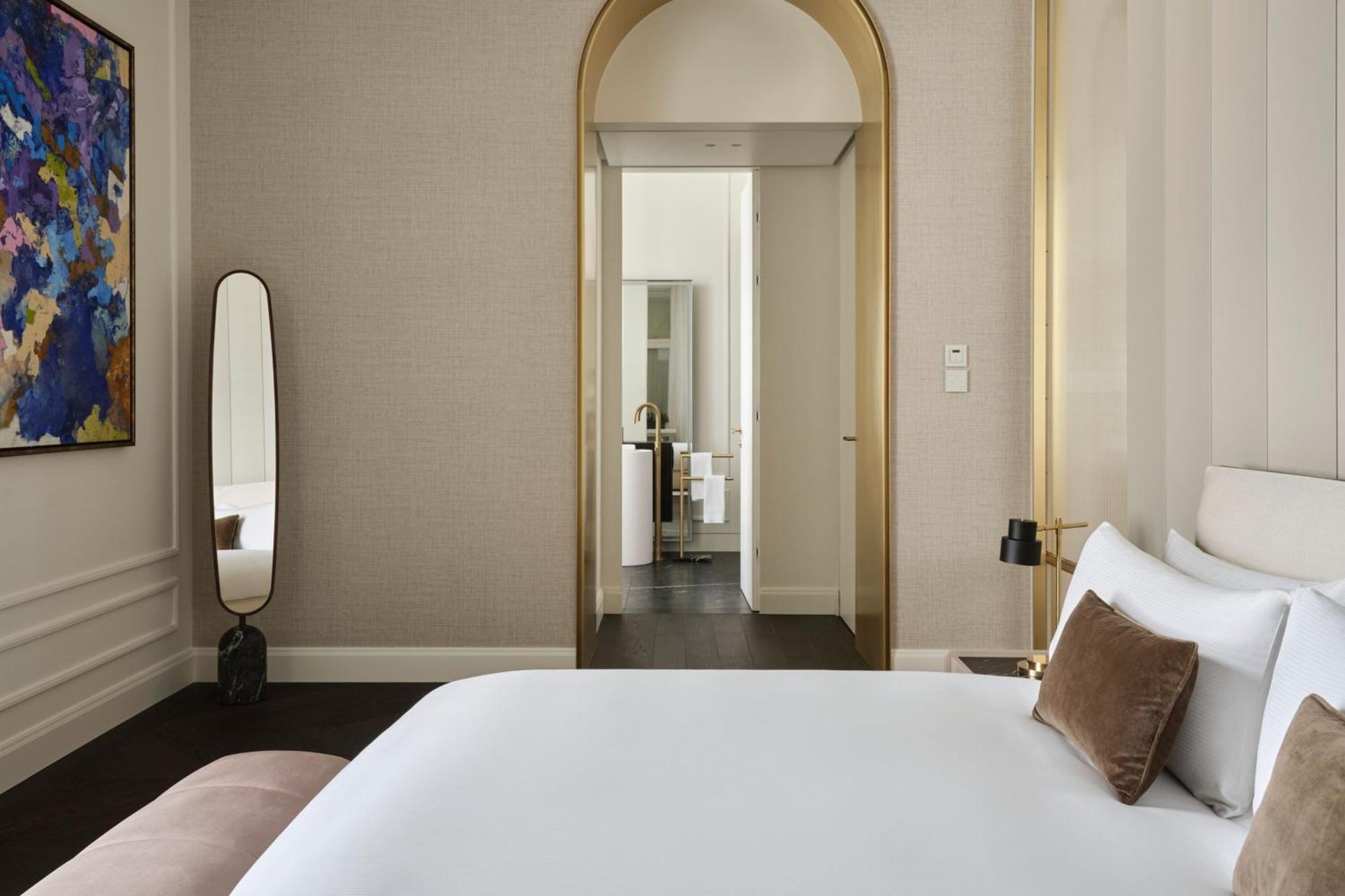 The Ritz-Carlton Symphony Suite Club lounge access