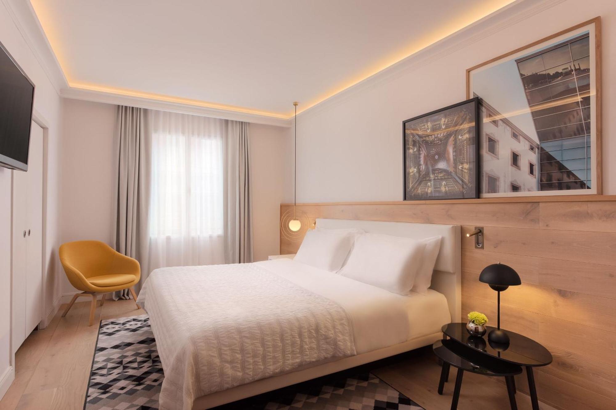 Corner King Suite