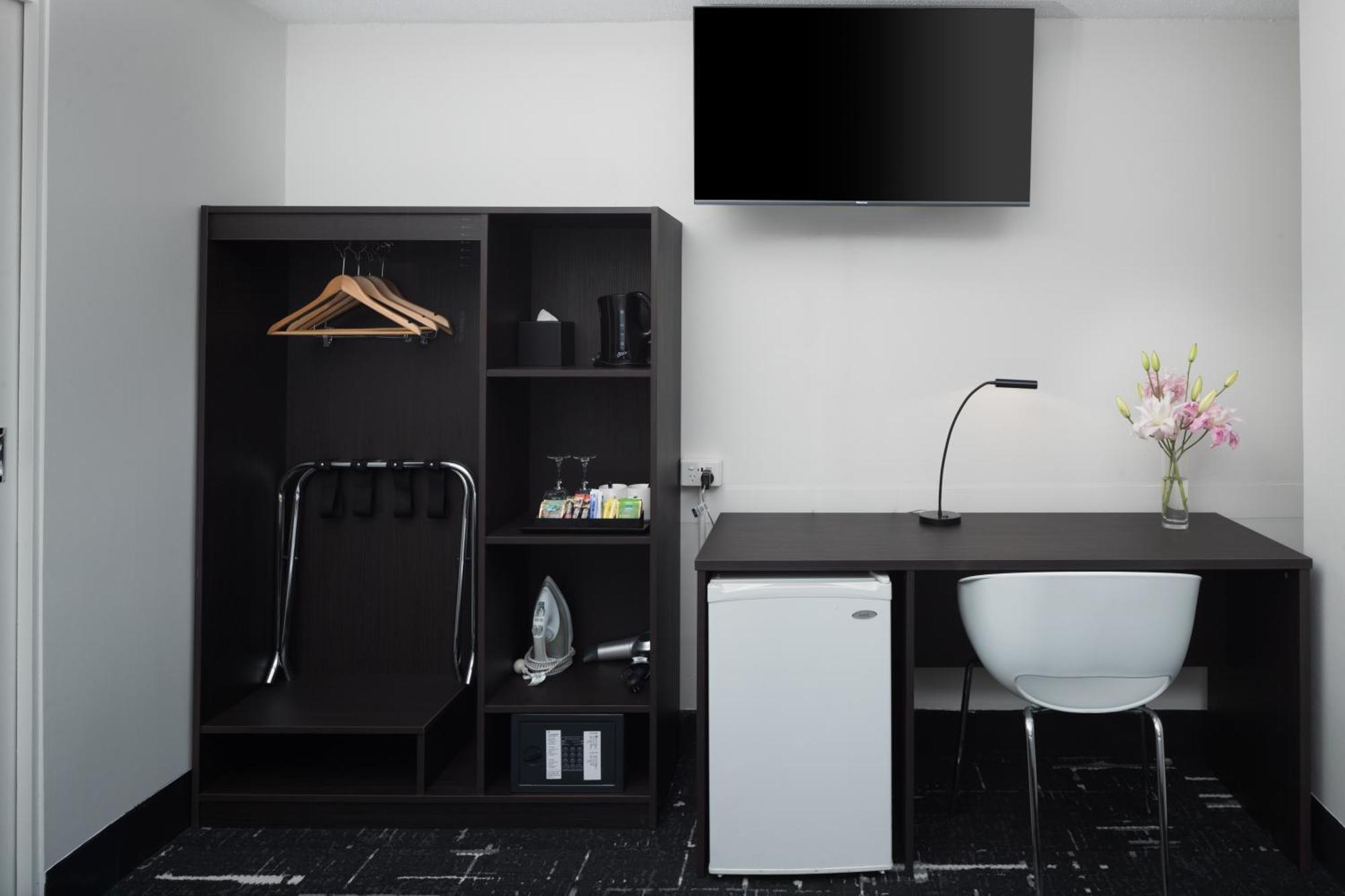 Standard Queen Room