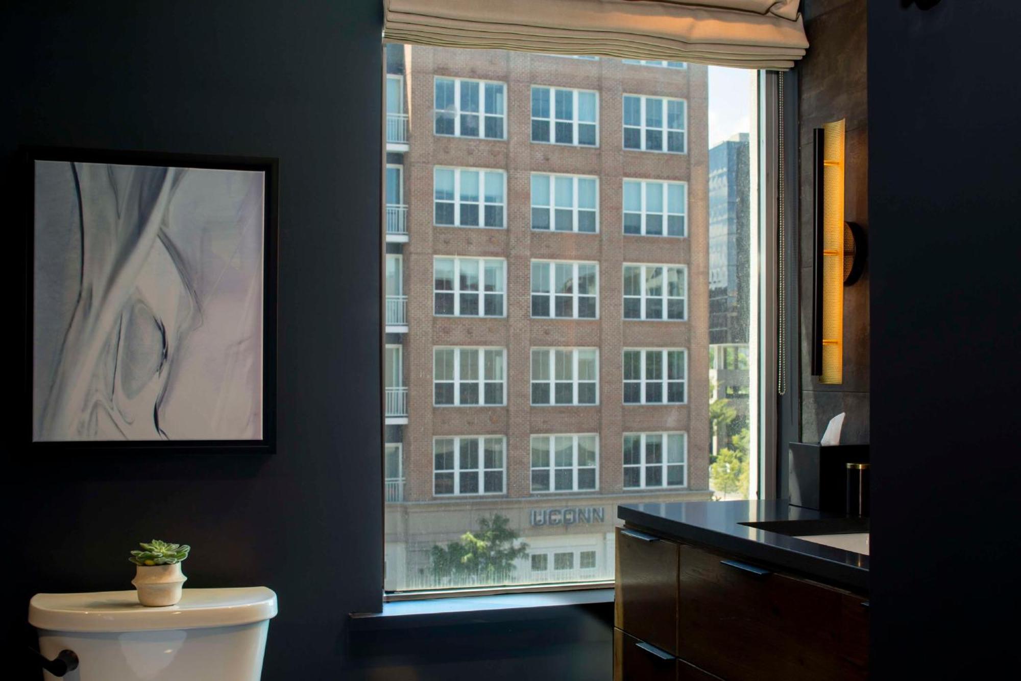 Downtown King Studio with Tub - Mobility/Hearing Access