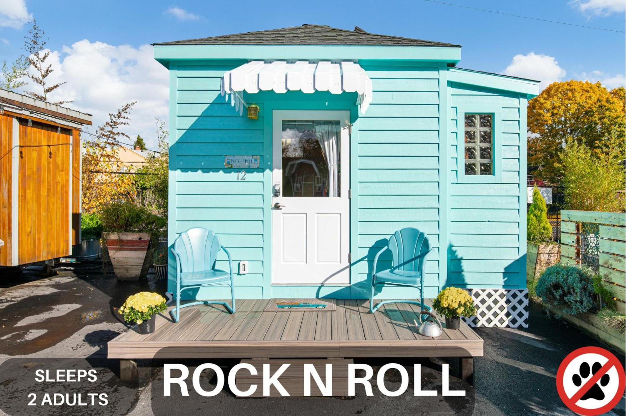Deluxe Queen Studio
