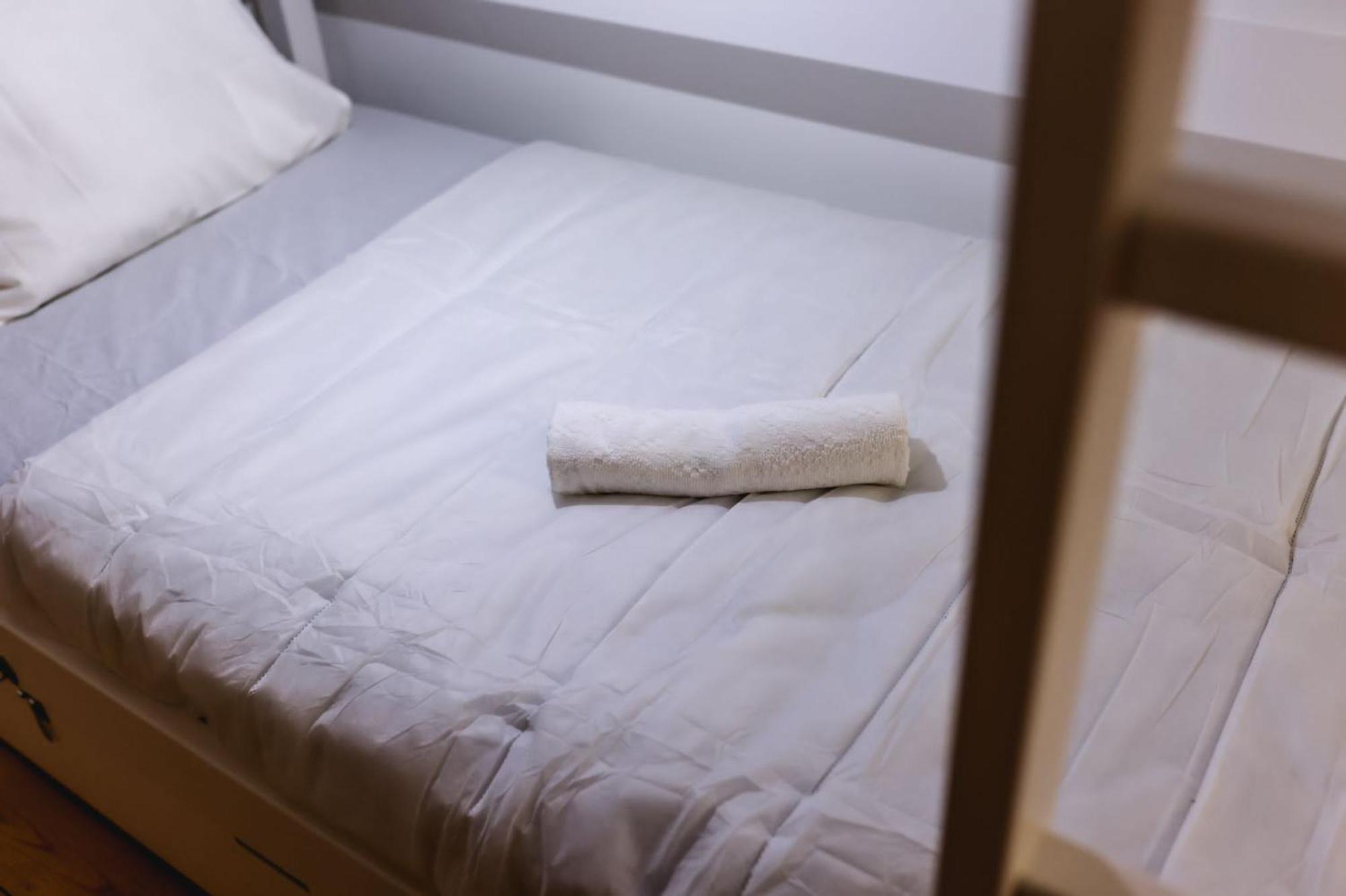 Single Bed 4-Bed Dormitory Room
