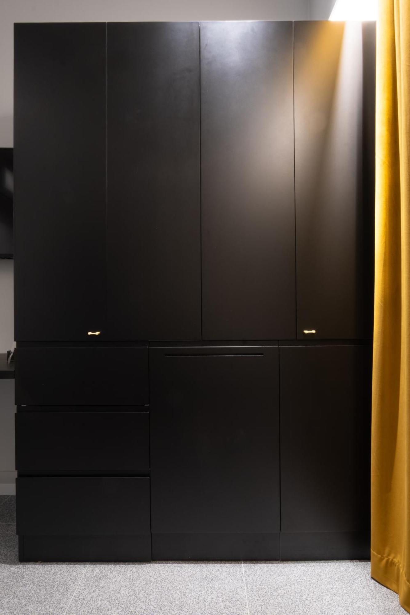 Black & White One-Bedroom Suite