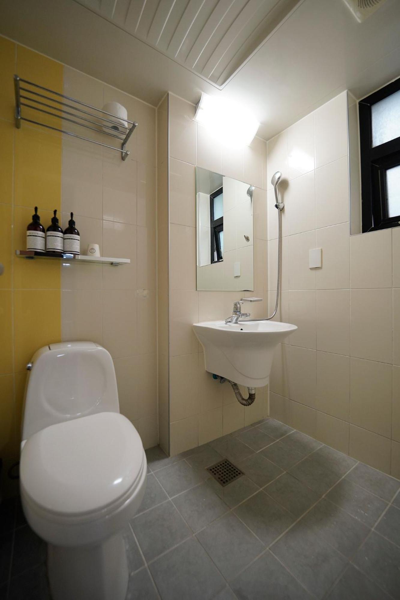 Twin Room,1588919890:JPEG