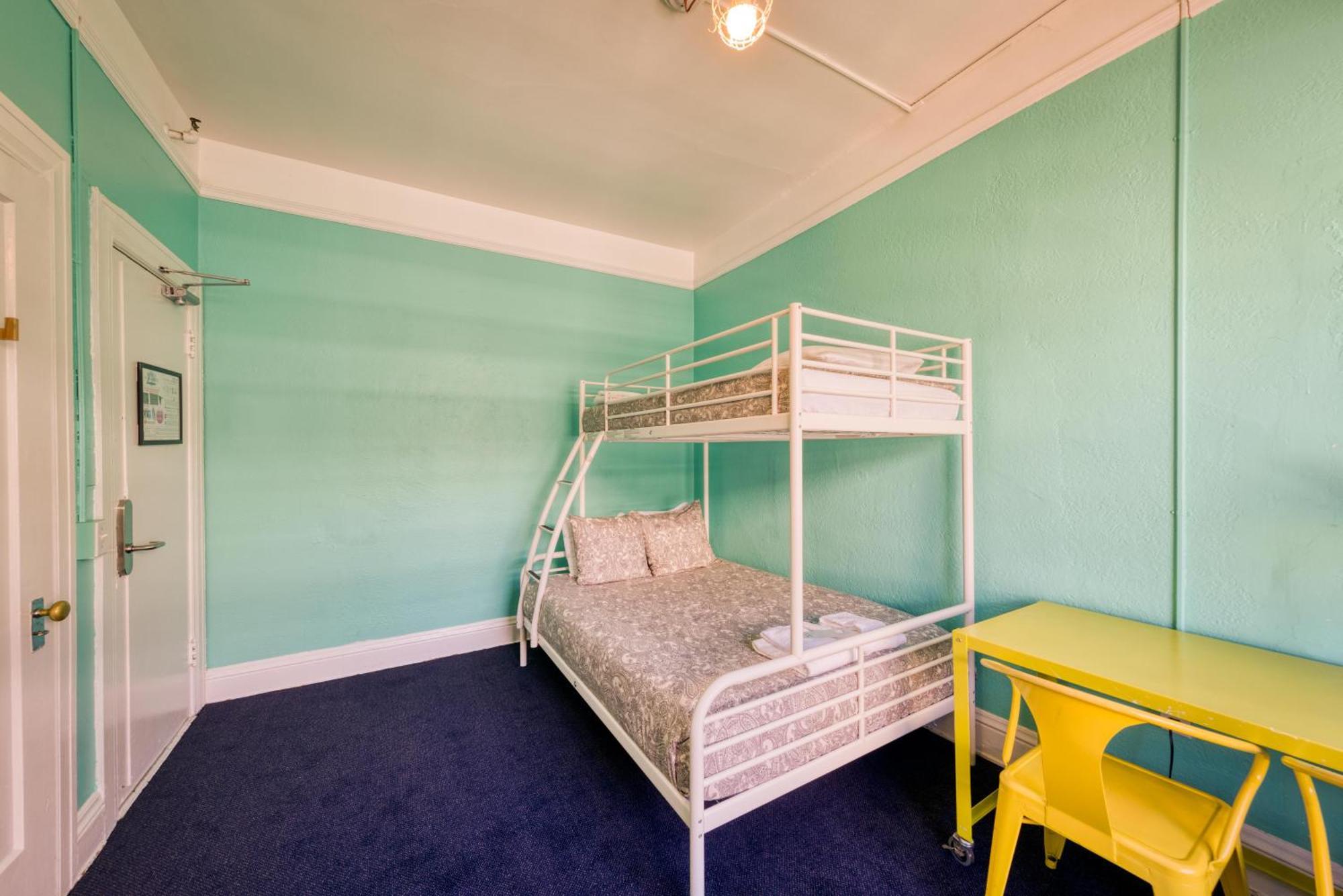 Private Economy Room