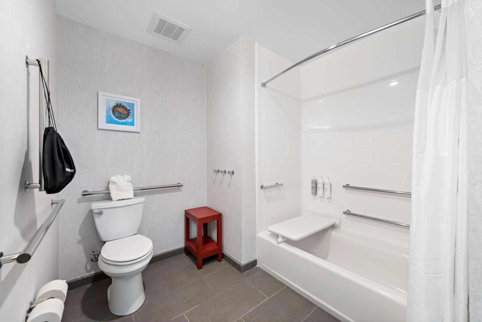 Queen Room with Two Queen Beds and Bath Tub - Mobility Access