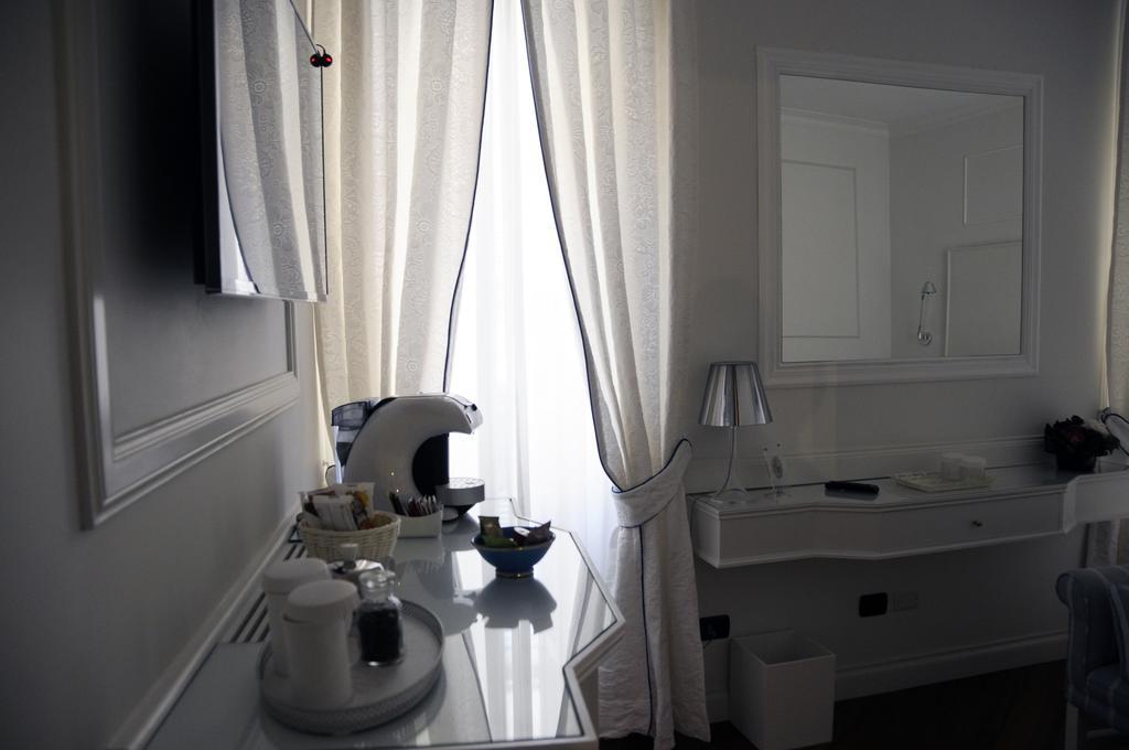 Suite white