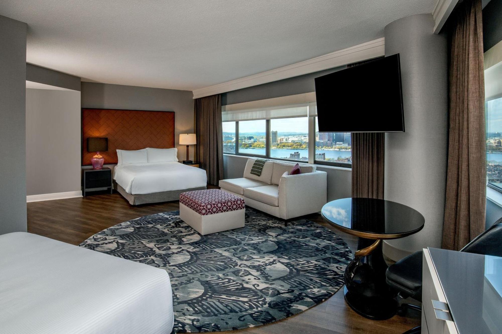 Accessible Studio Suite, Studio Suite, 2 Queen, River view