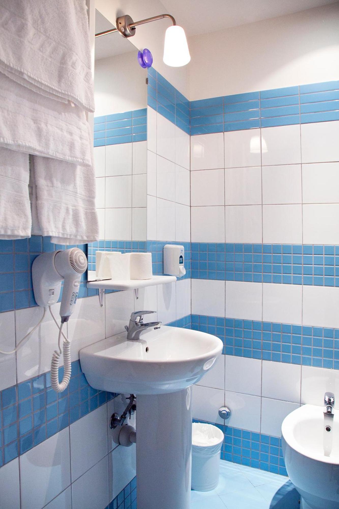Single Room Private External Bathroom