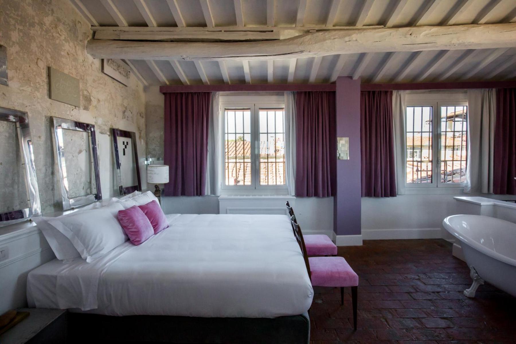 Deluxe King Room
