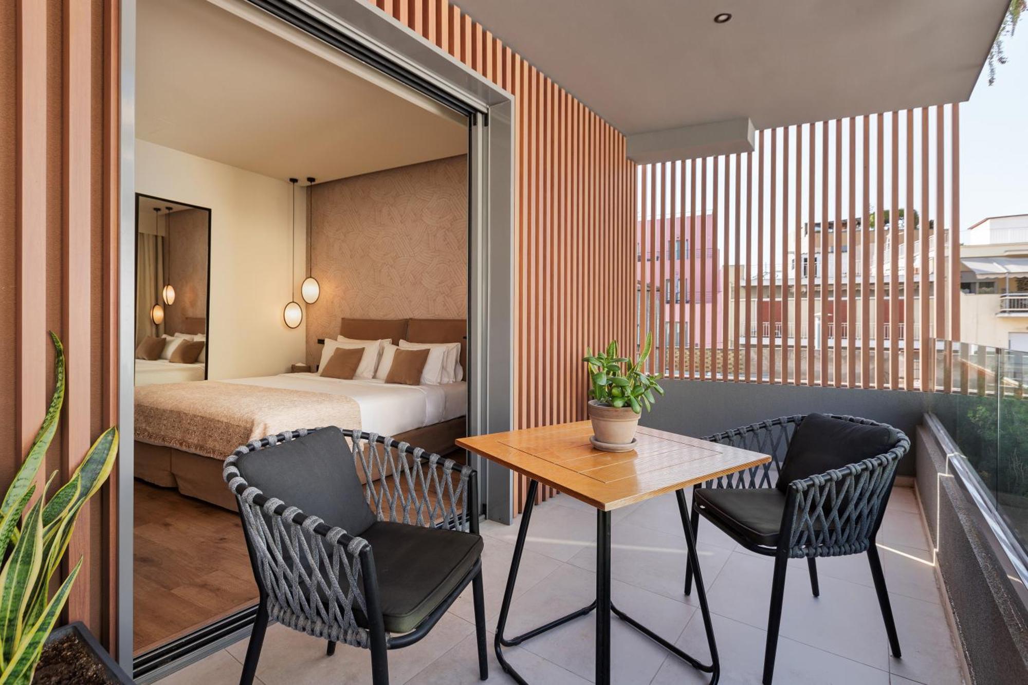 Signature Room with Veranda,1584835574:JPEG