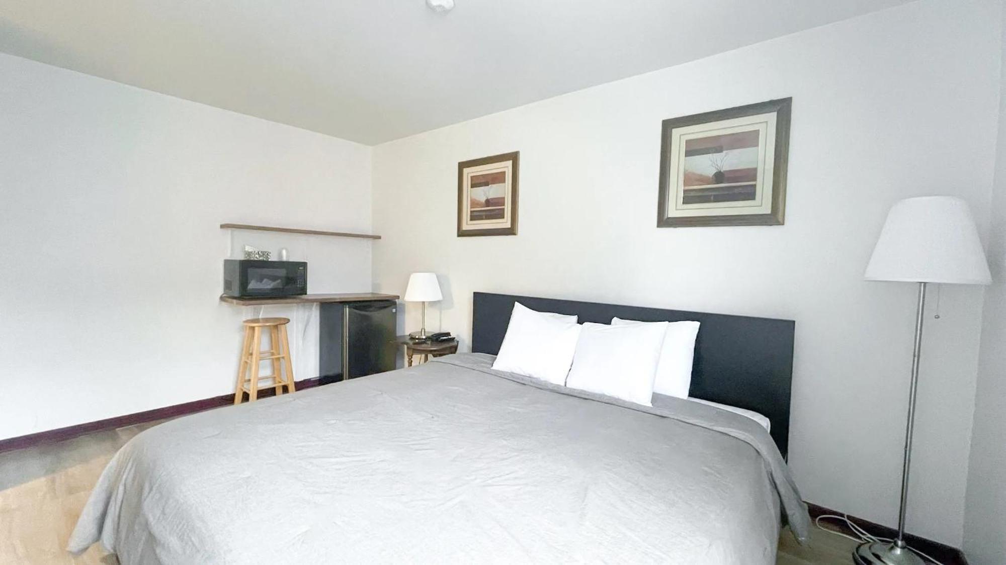 Standard King Room