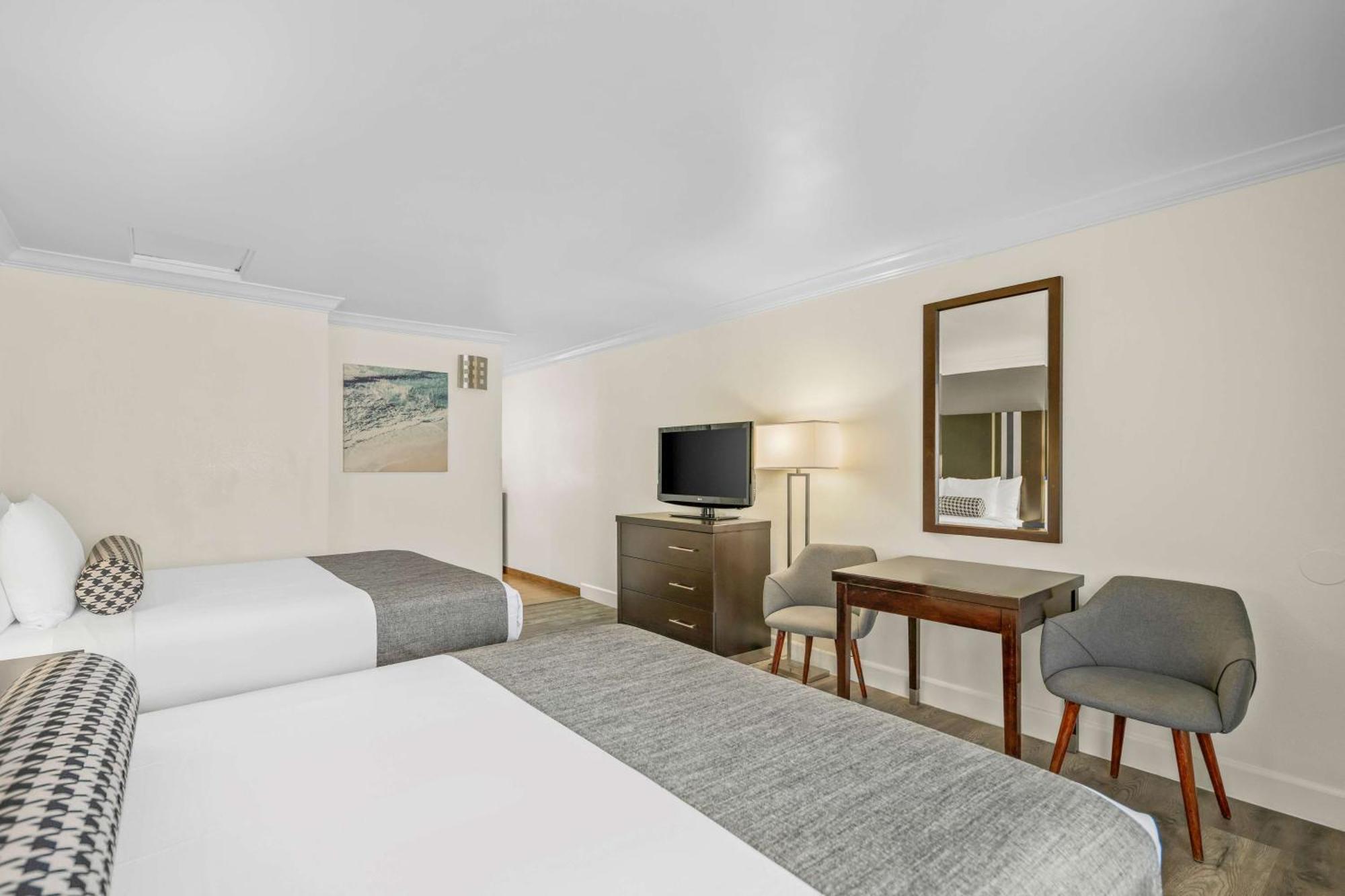 Queen Room with Two Queen Beds - Non-Smoking