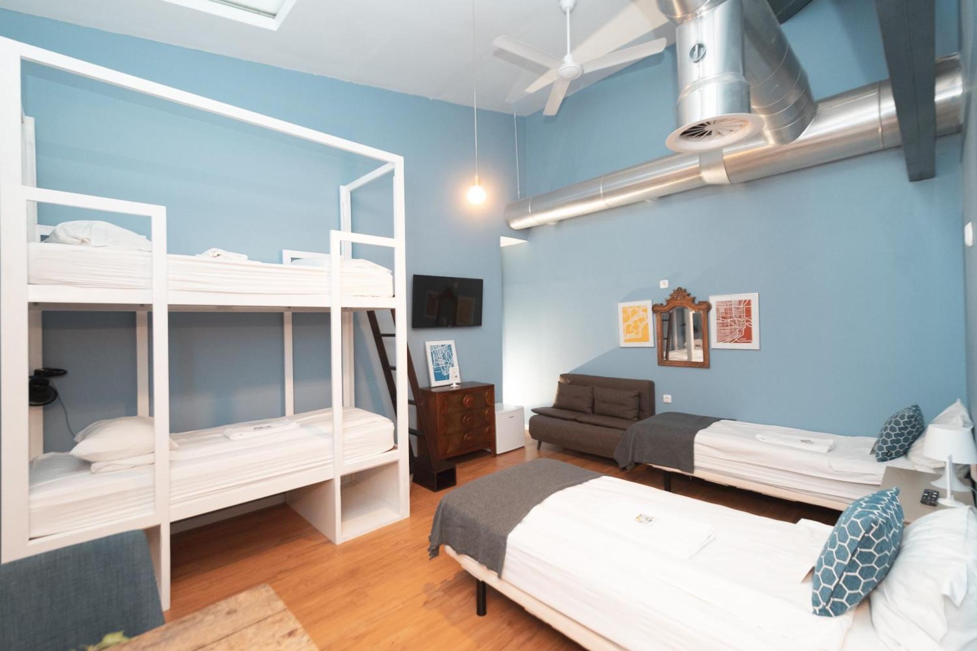 Quadruple Room with Private Bathroom