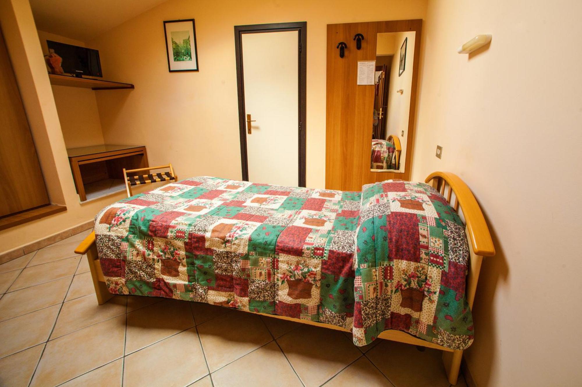 Single Room Private External Bathroom