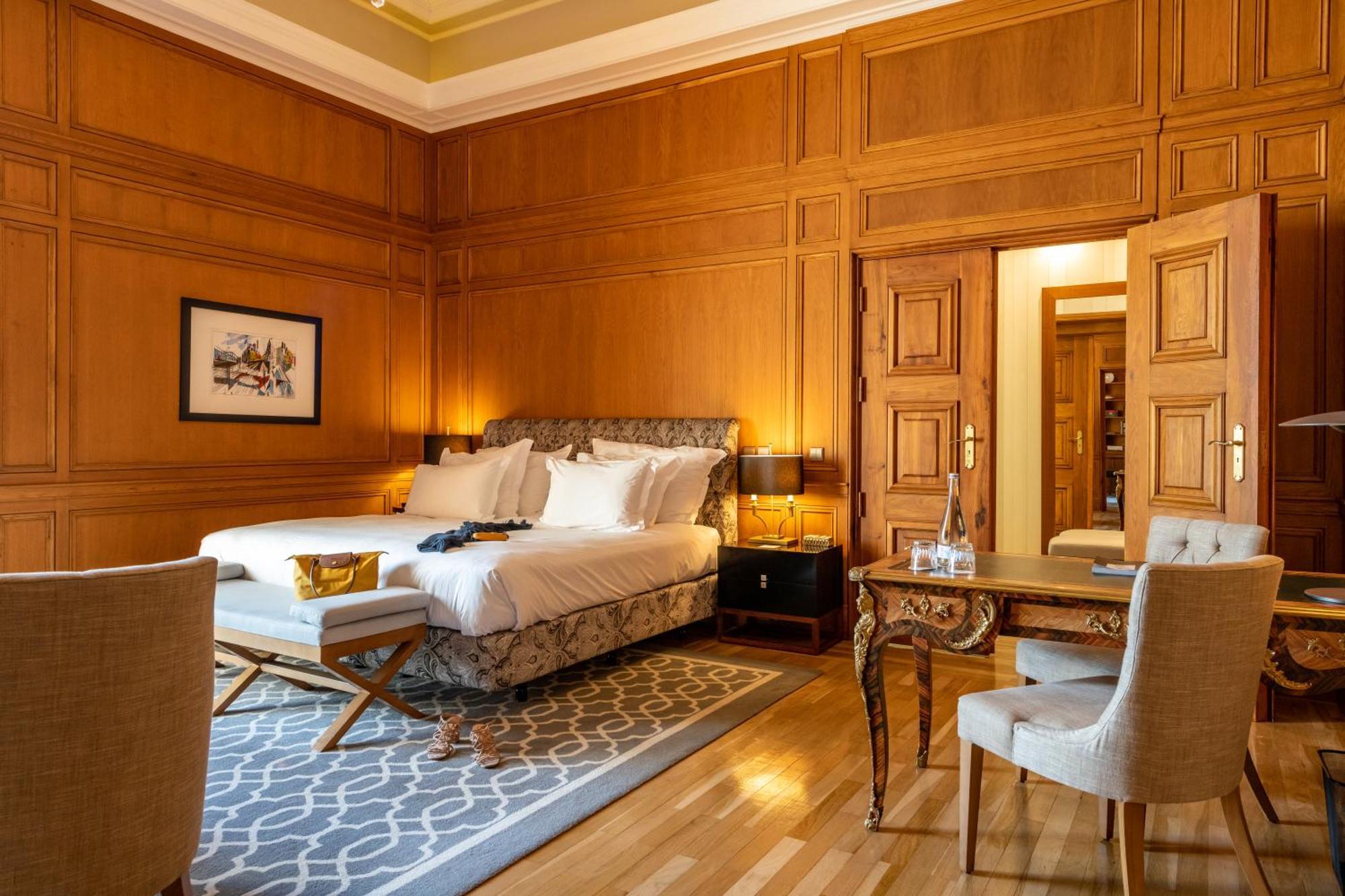 Presidential Suite King Size Bed