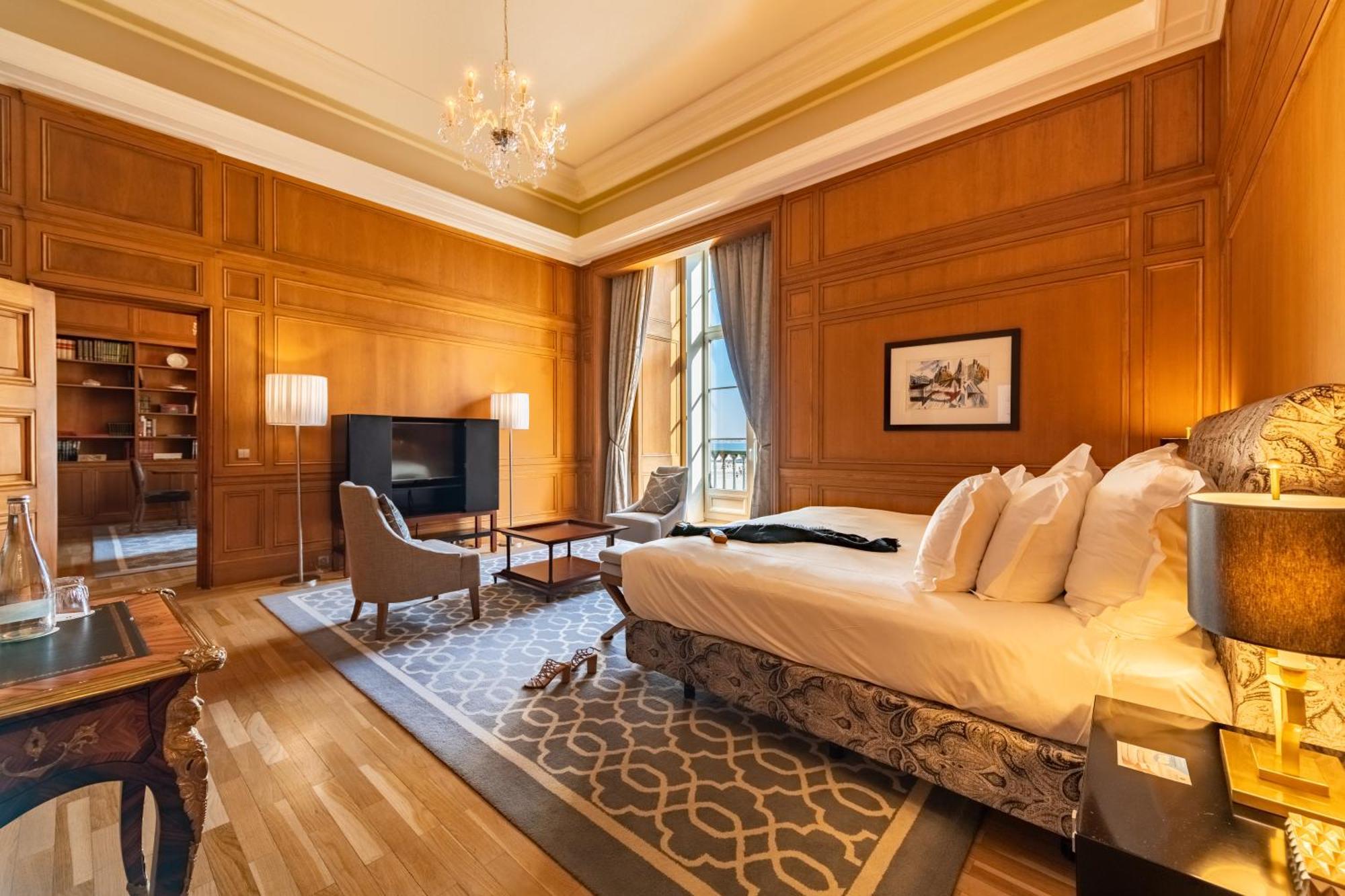 Presidential Suite King Size Bed