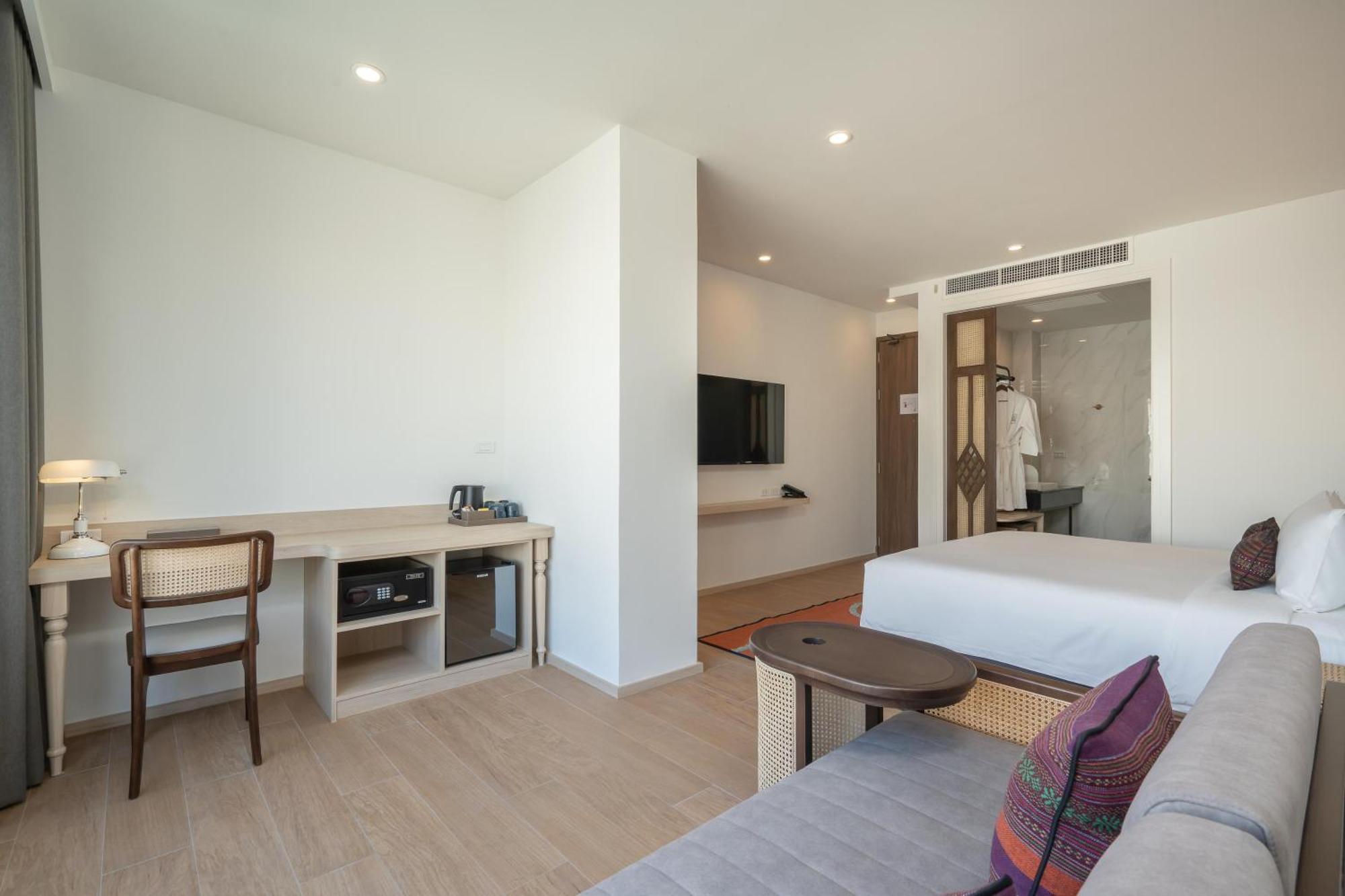 Junior Suite with Pool View