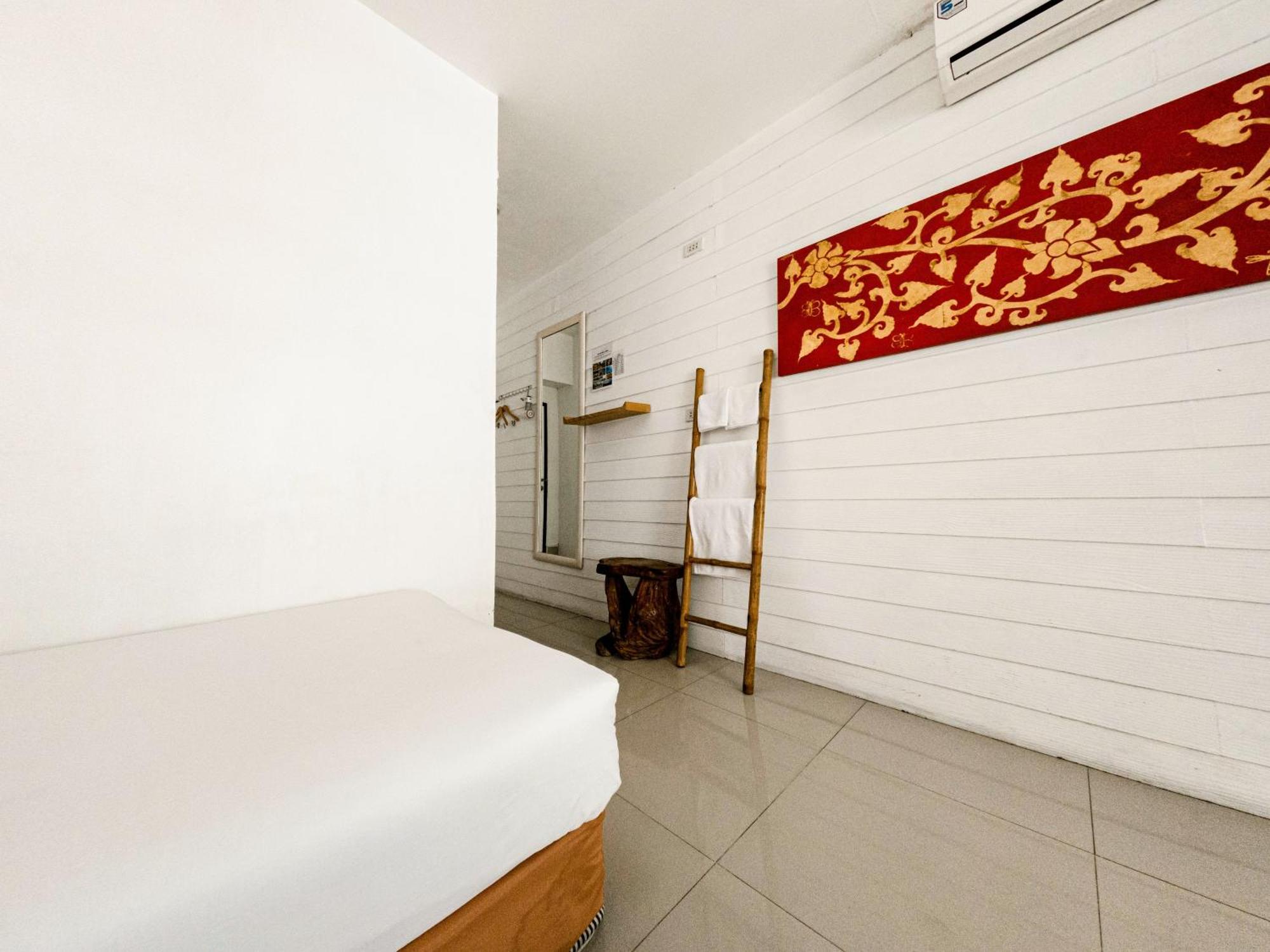 Twin Room with Private Bathroom