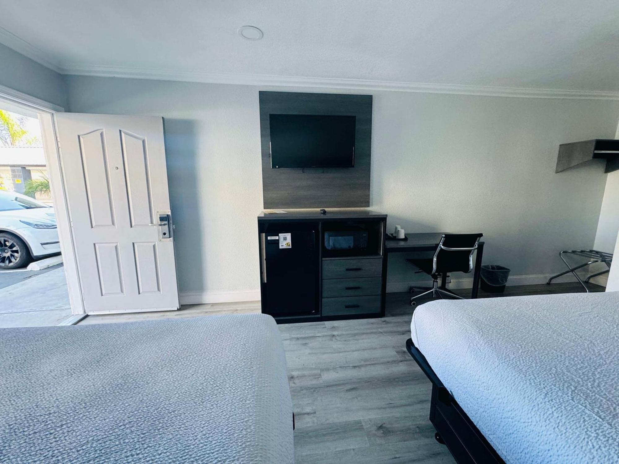 Queen Room with Two Queen Beds - Non-Smoking,1710083496:JPEG