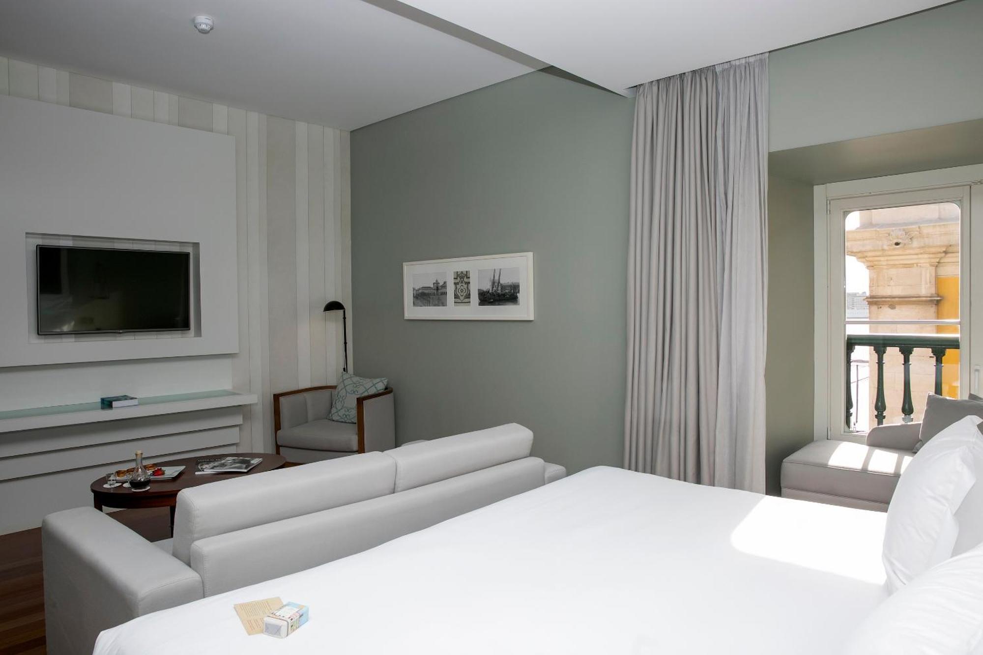 Deluxe Room King Size Bed