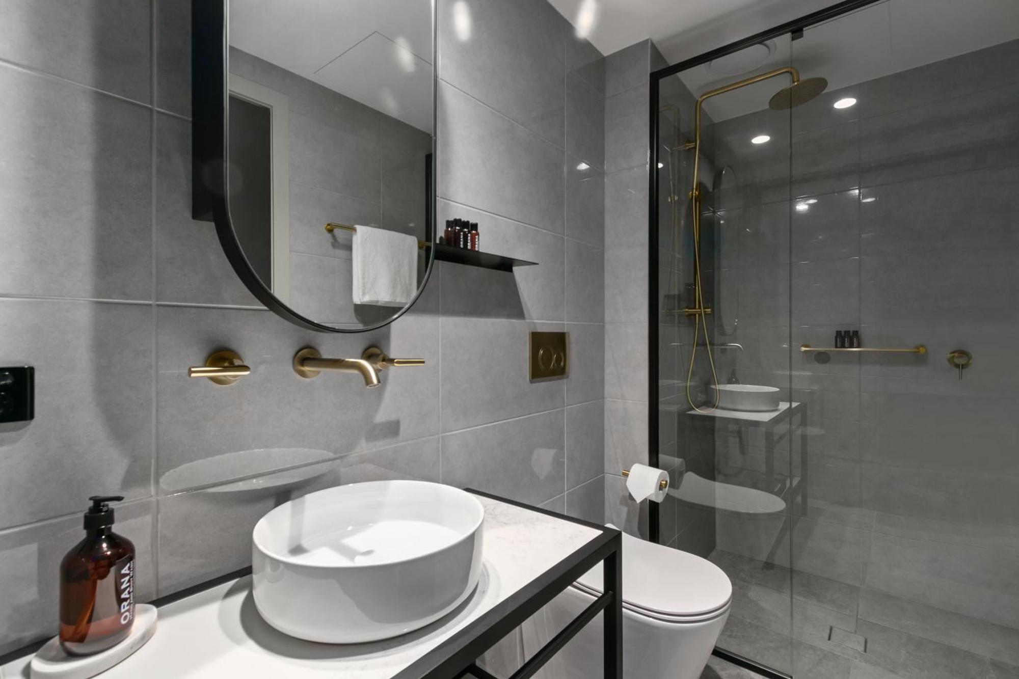 One-Bedroom Apartment with King Bed