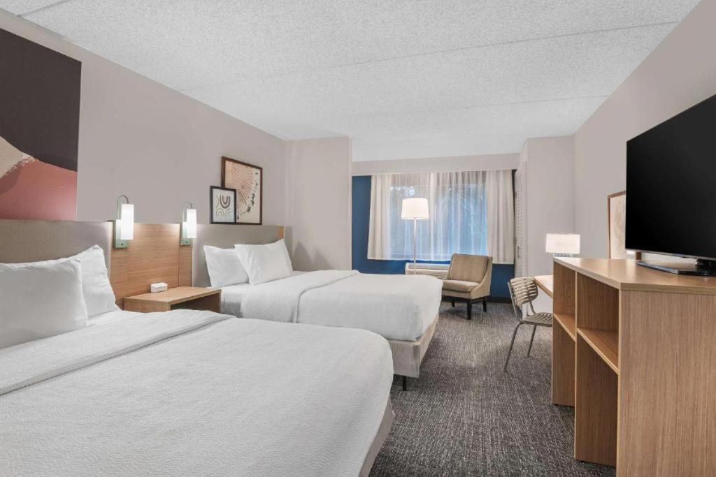 Room with Two Queen Beds - Non-Smoking