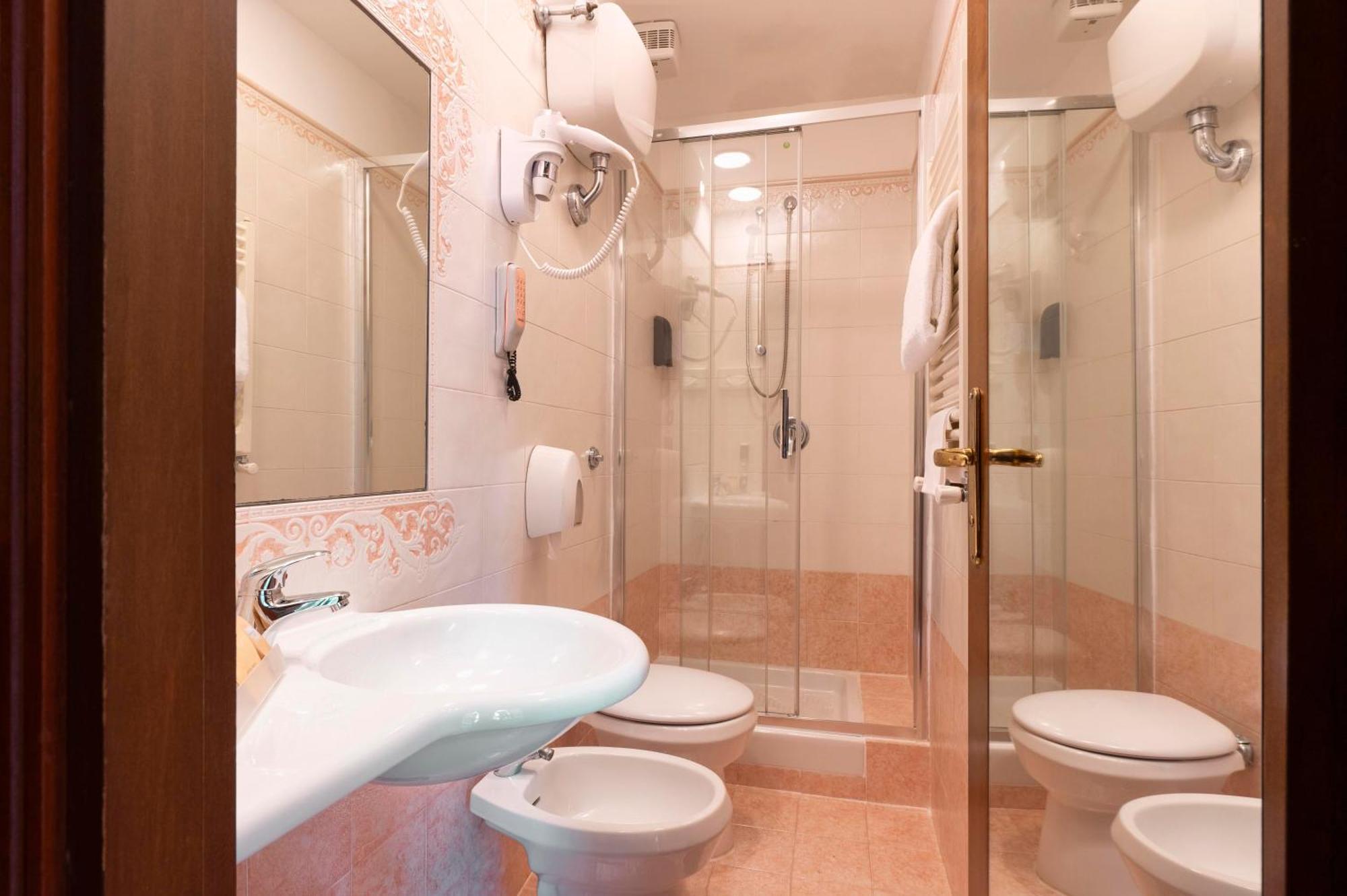 Double Room with Private External Bathroom